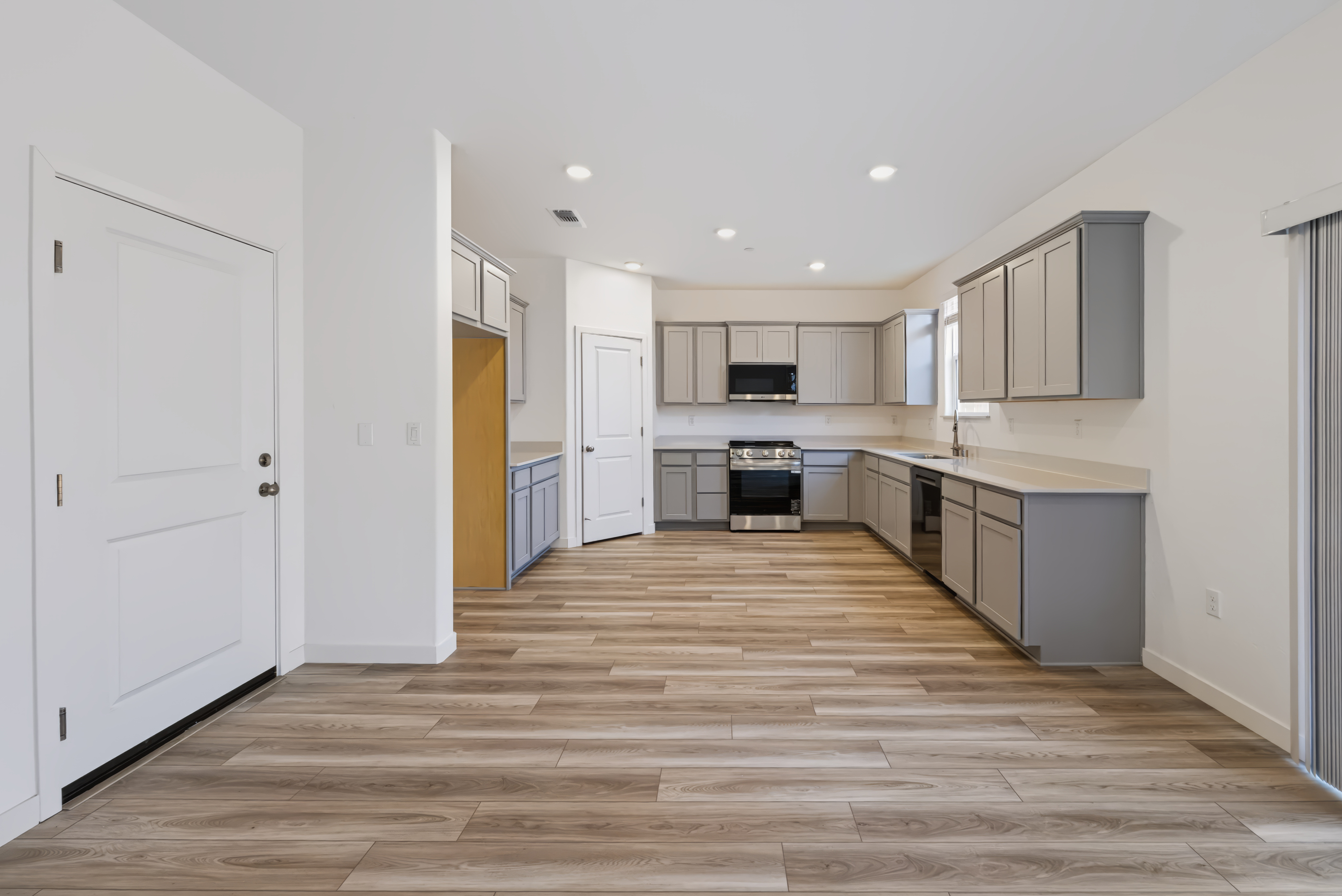 A kitchen with white cabinets.