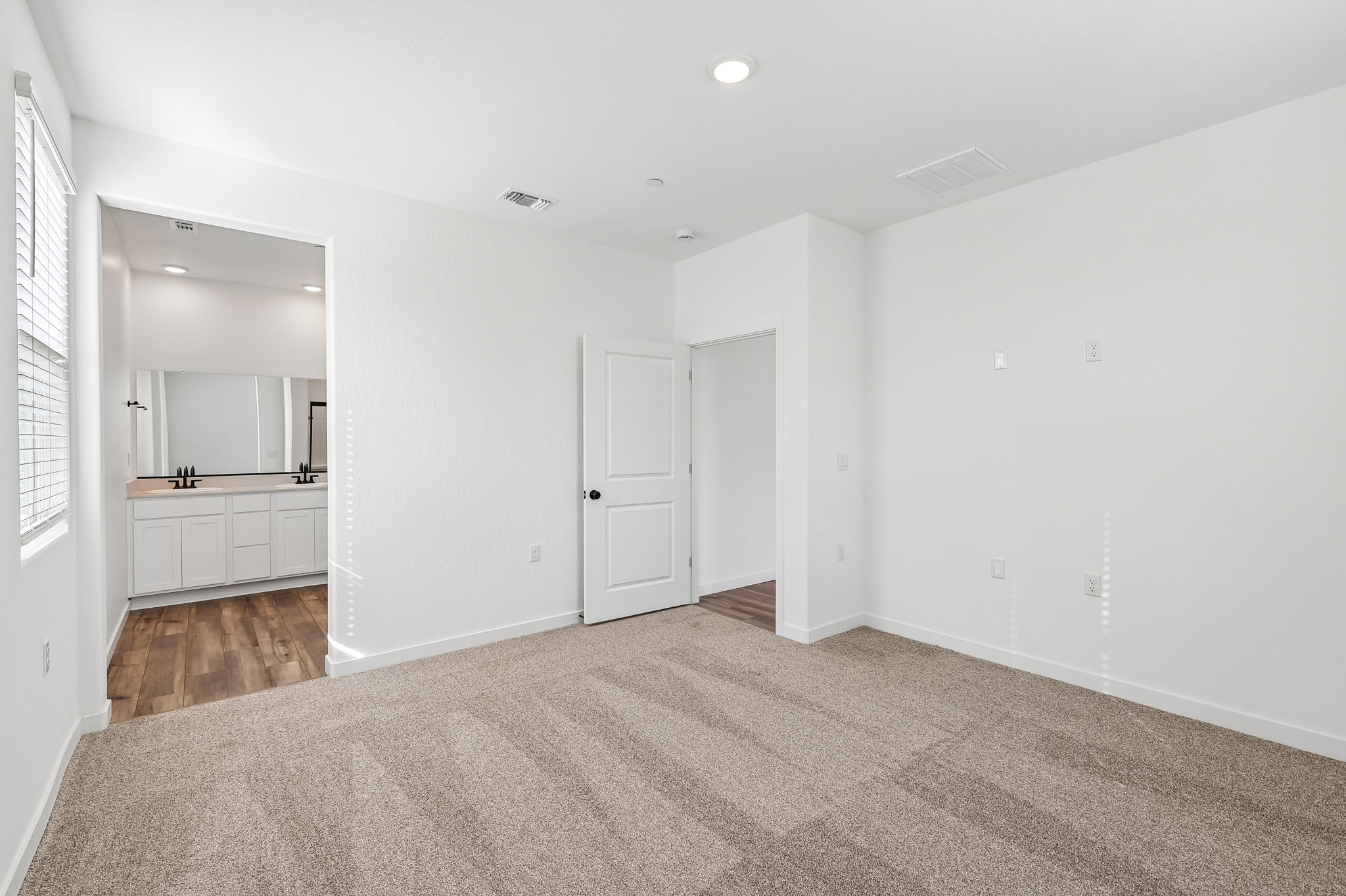 A large empty room.