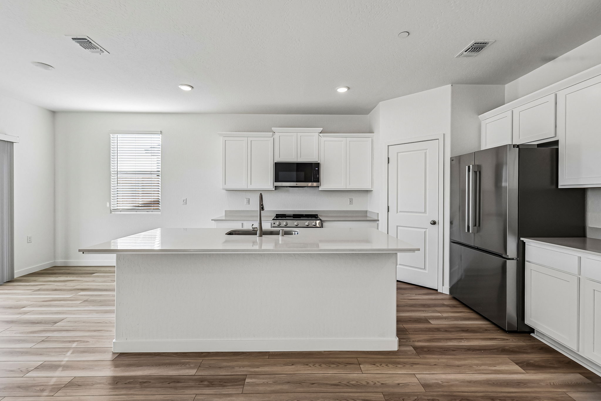 A kitchen with white cabinets.