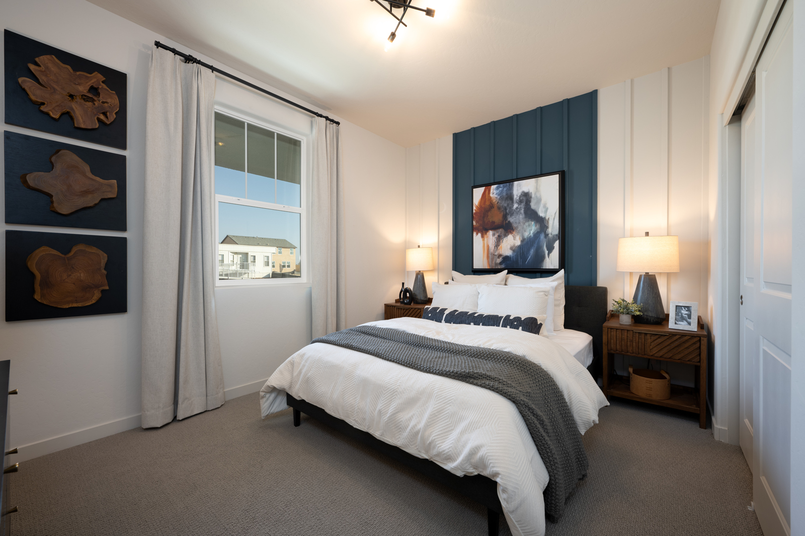 A bedroom with a bed and a desk.