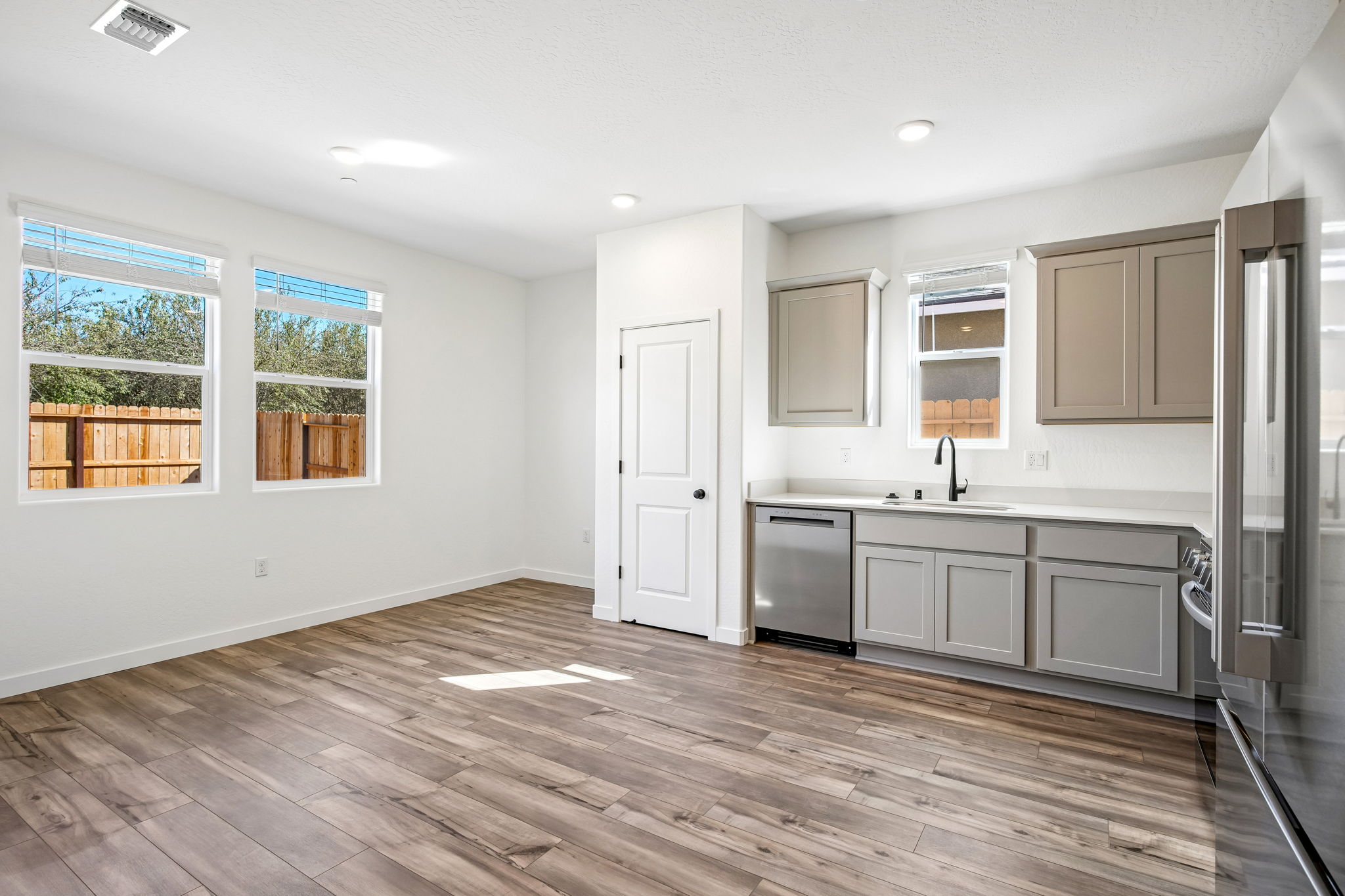 A kitchen with white cabinets.