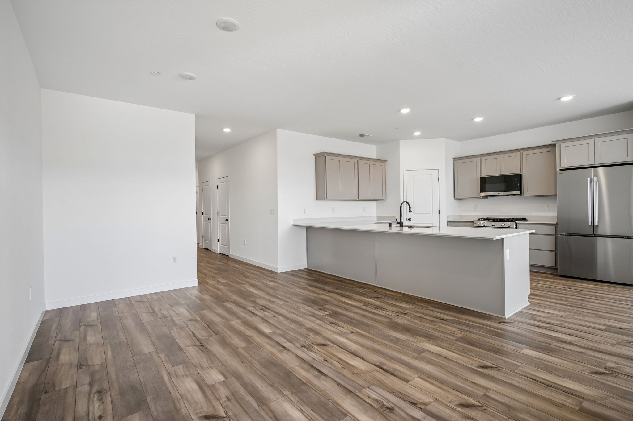 A kitchen with white cabinets.