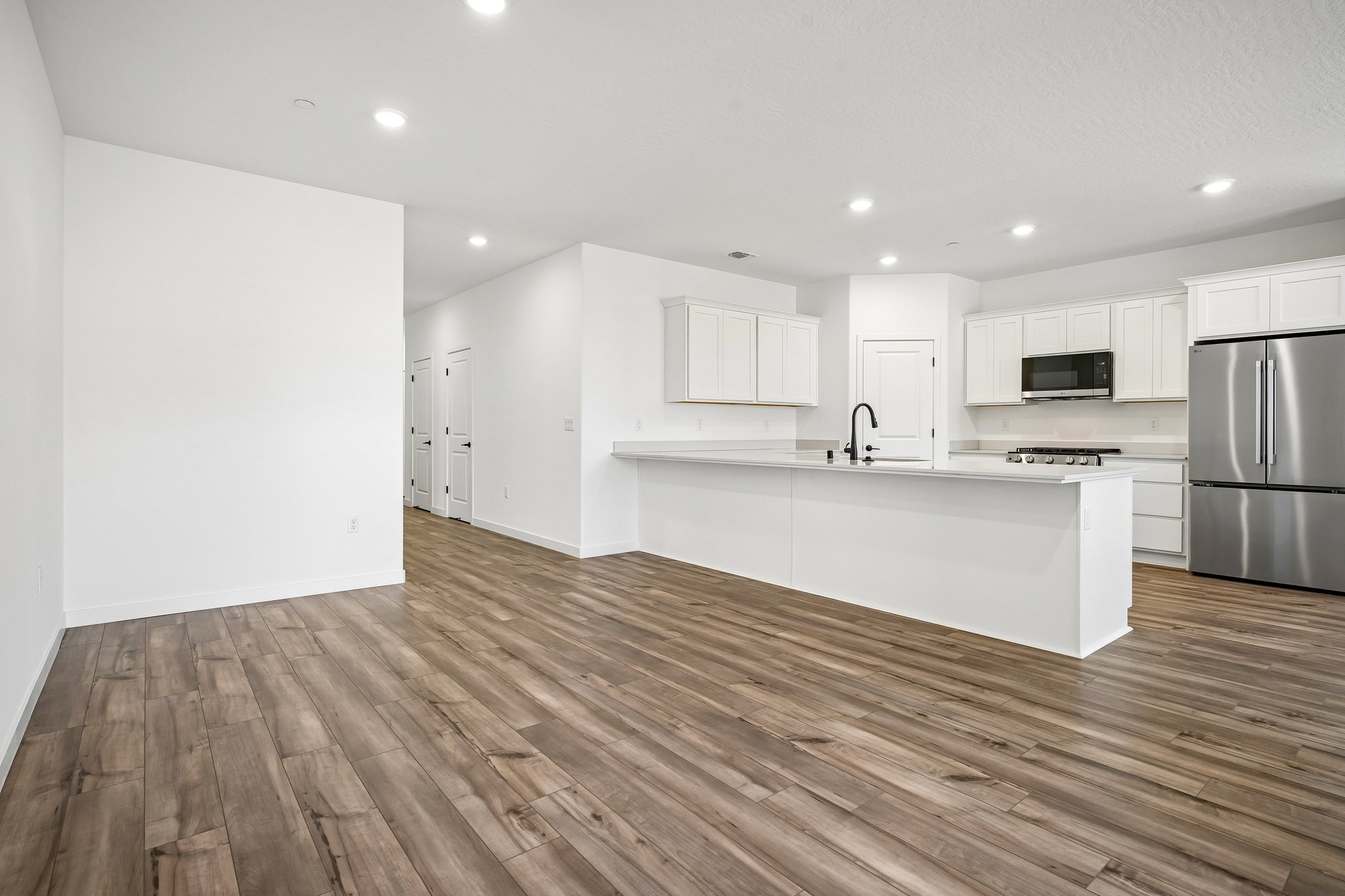 A kitchen with white cabinets.