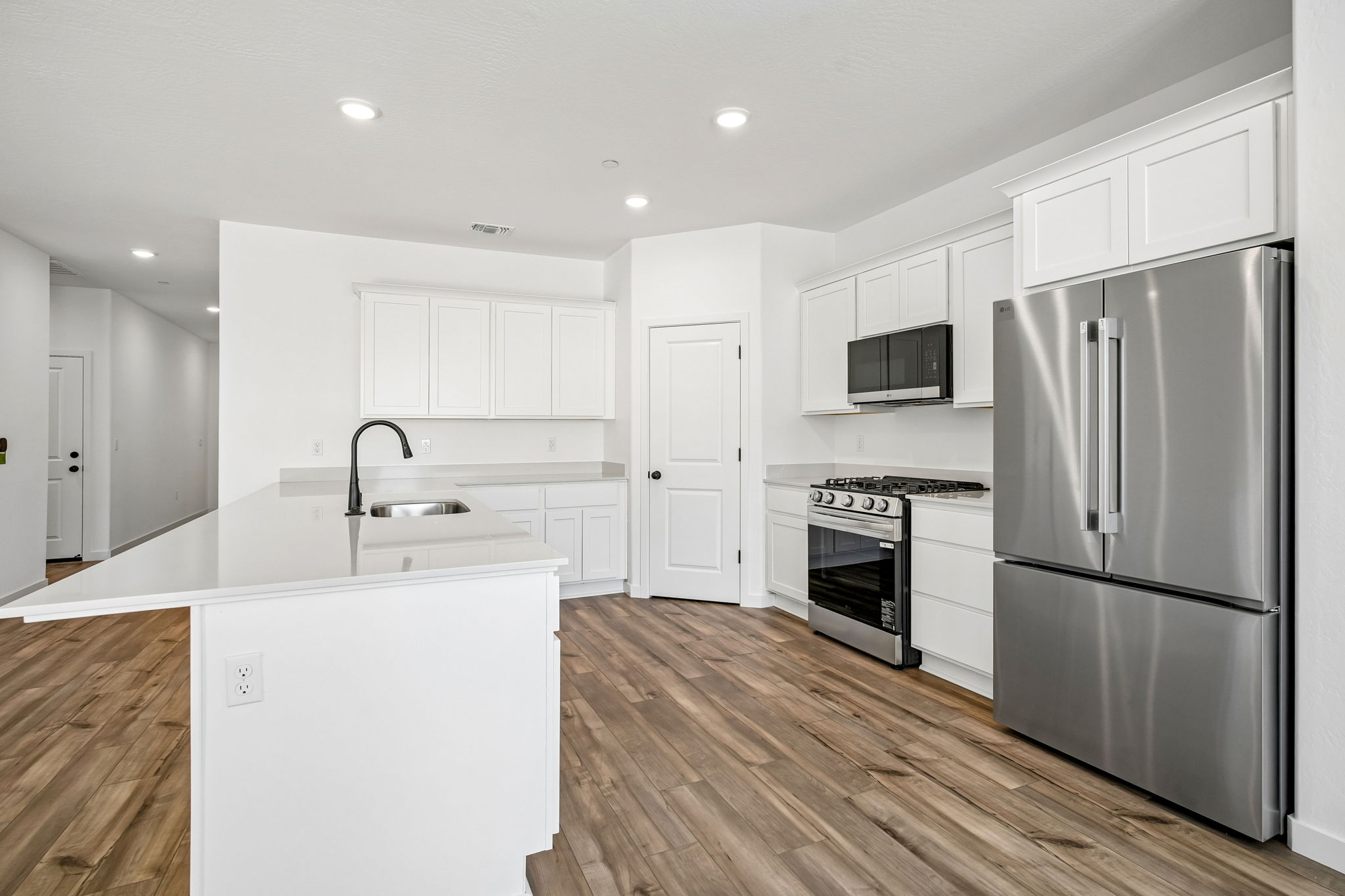 A kitchen with white cabinets.