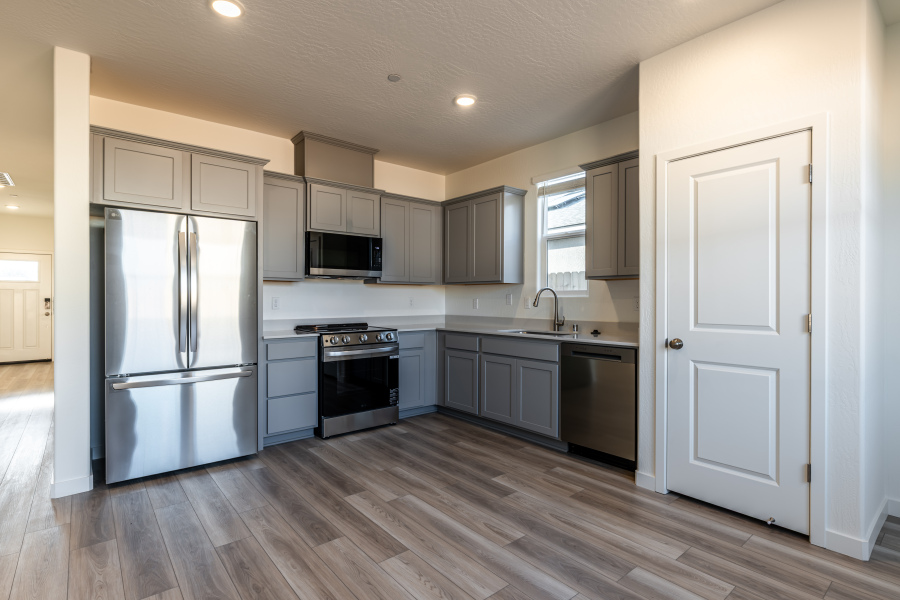 A kitchen with white cabinets.