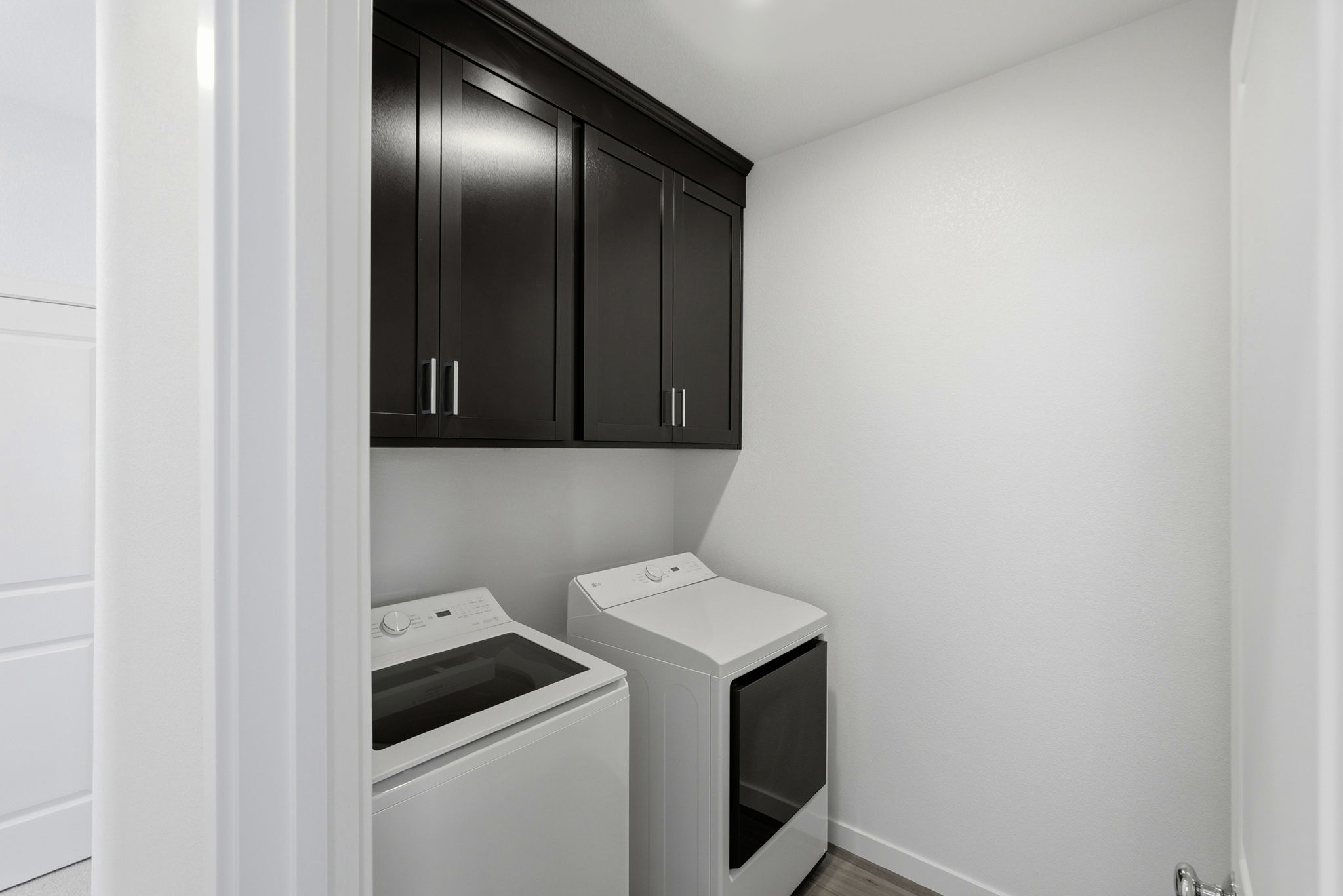 A kitchen with black cabinets.