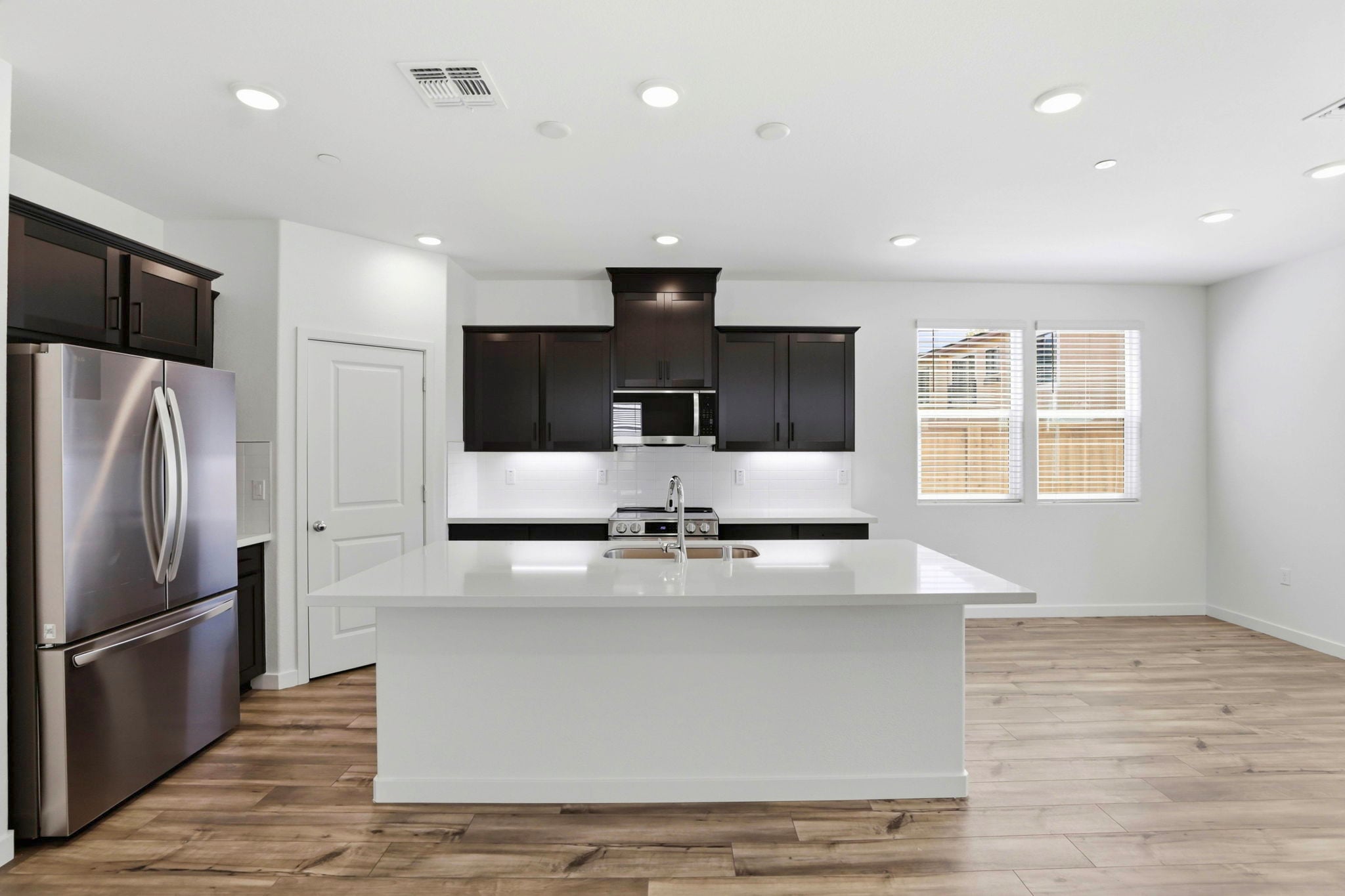 A kitchen with black cabinets.