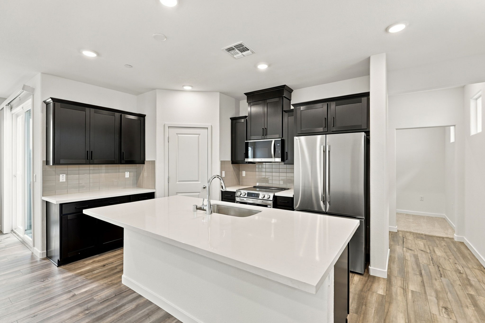 A kitchen with black cabinets.