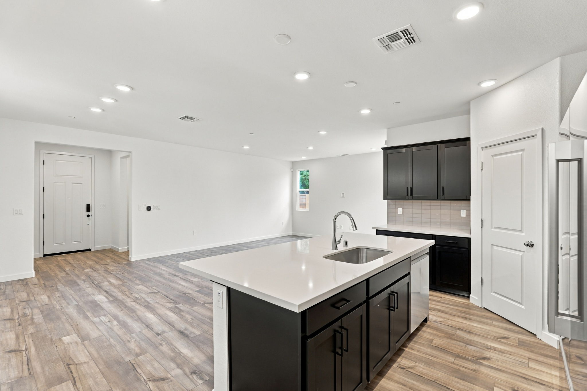 A kitchen with black cabinets.