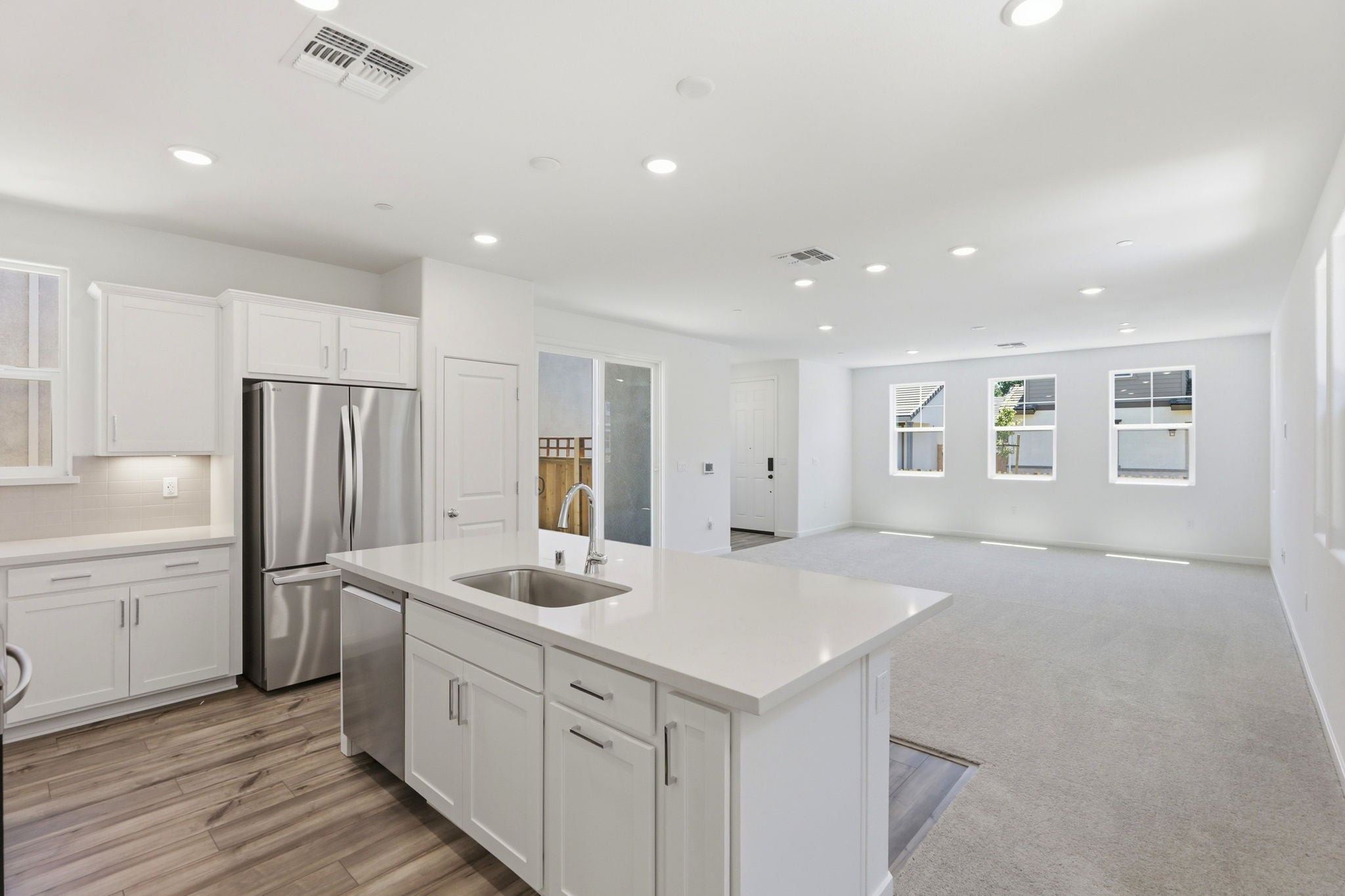 A kitchen with white cabinets.