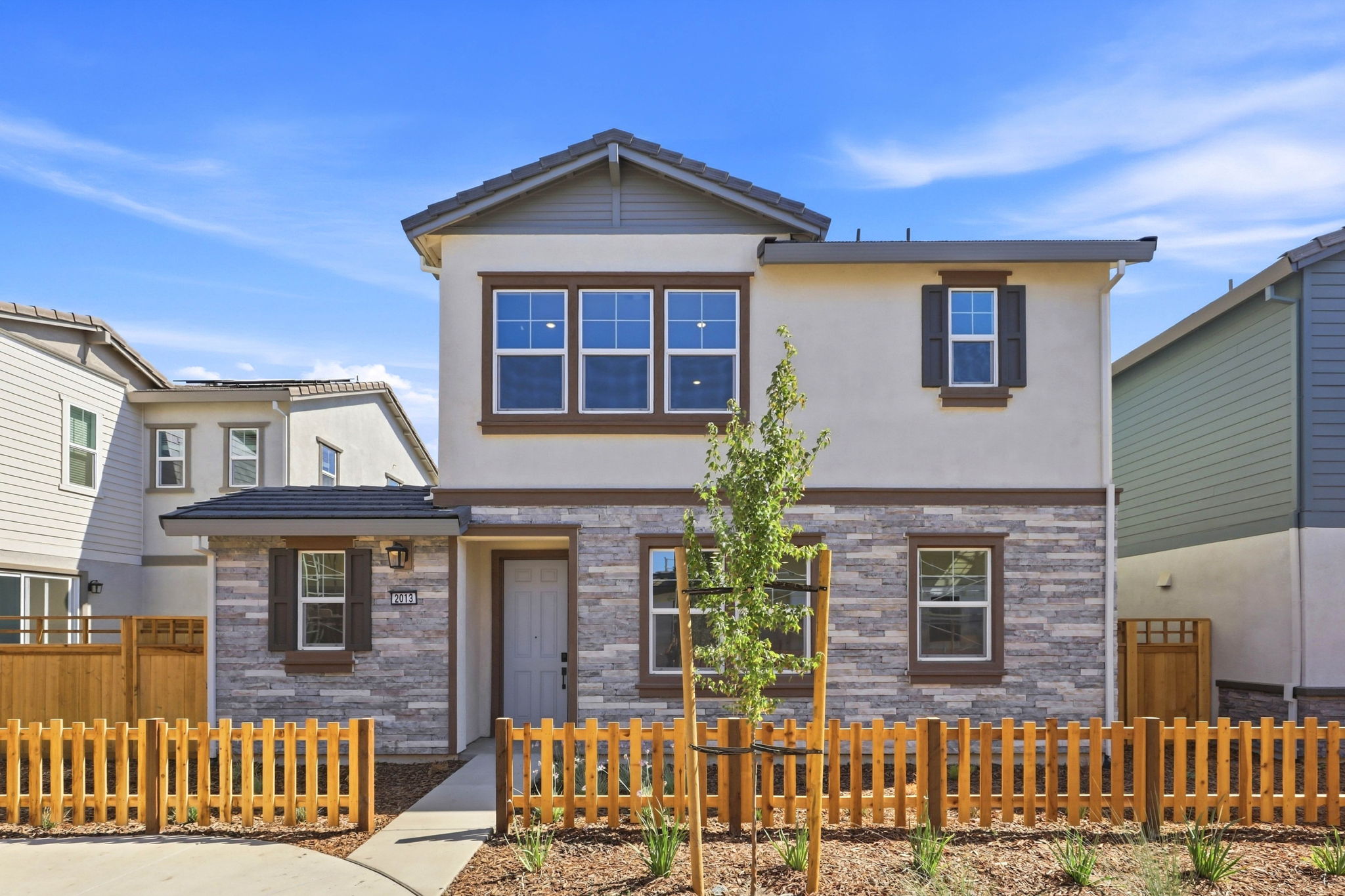 A house with a fence in front.