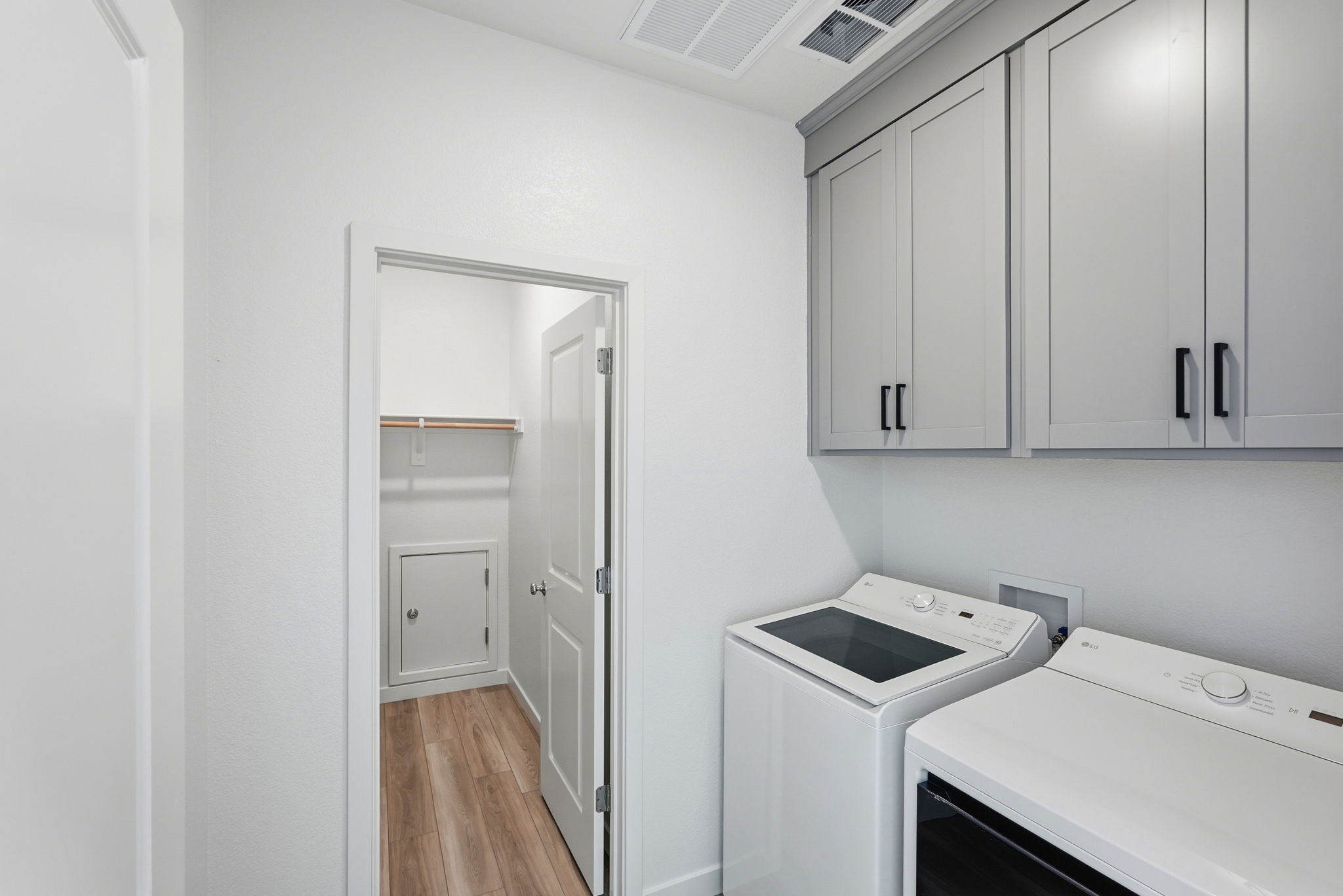A kitchen with white cabinets.