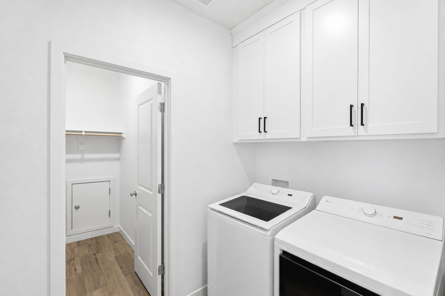 A kitchen with white cabinets.