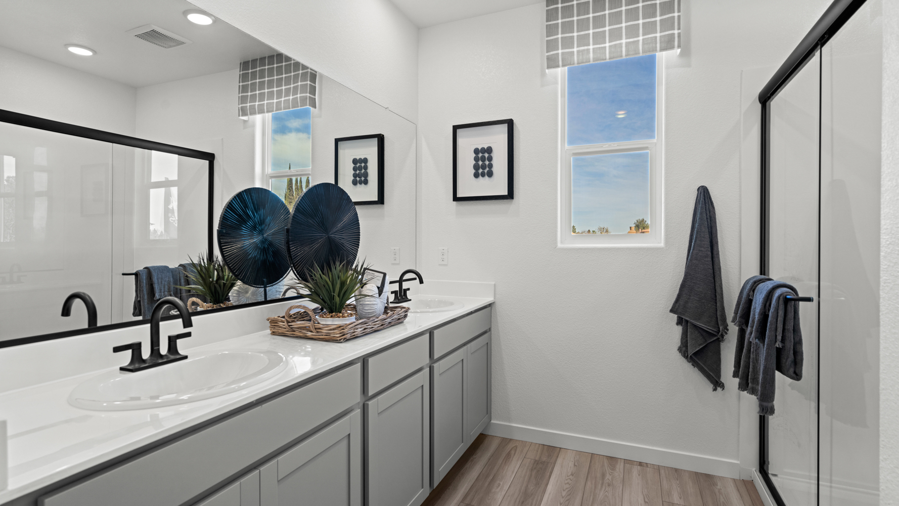 A bathroom with a sink and a mirror.