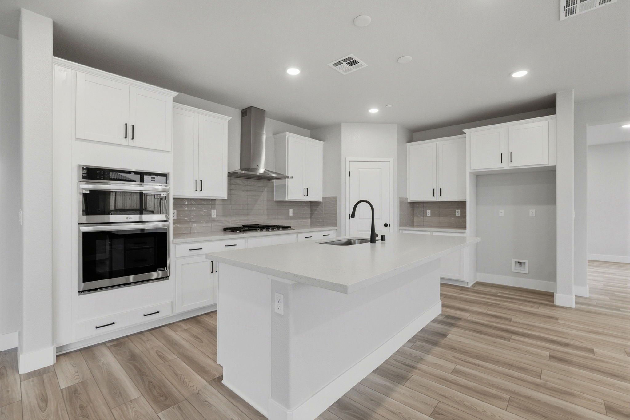 A kitchen with white cabinets.