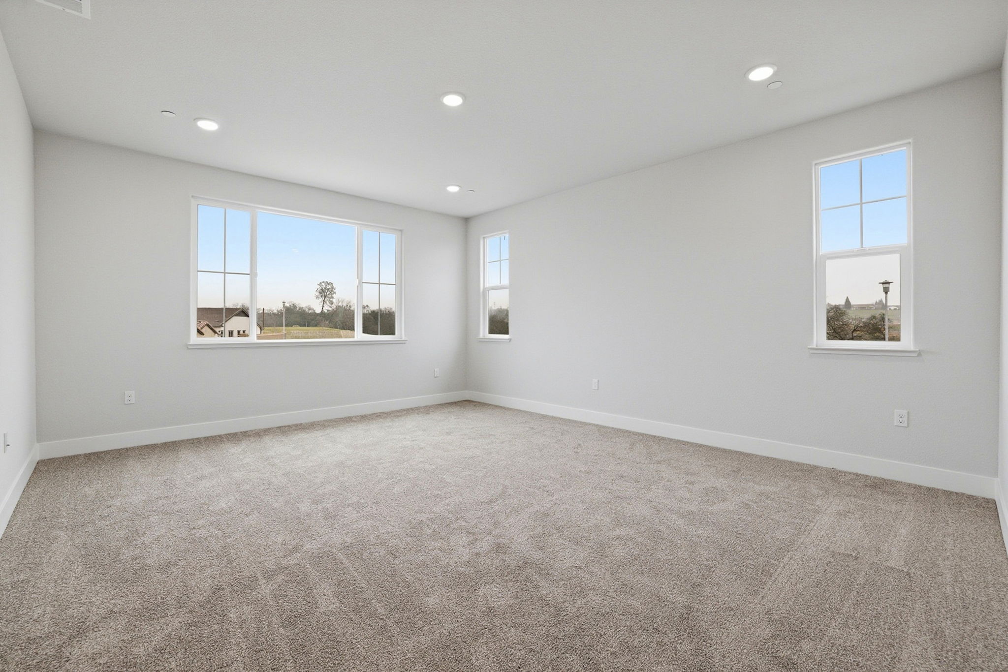 A room with windows and carpet.