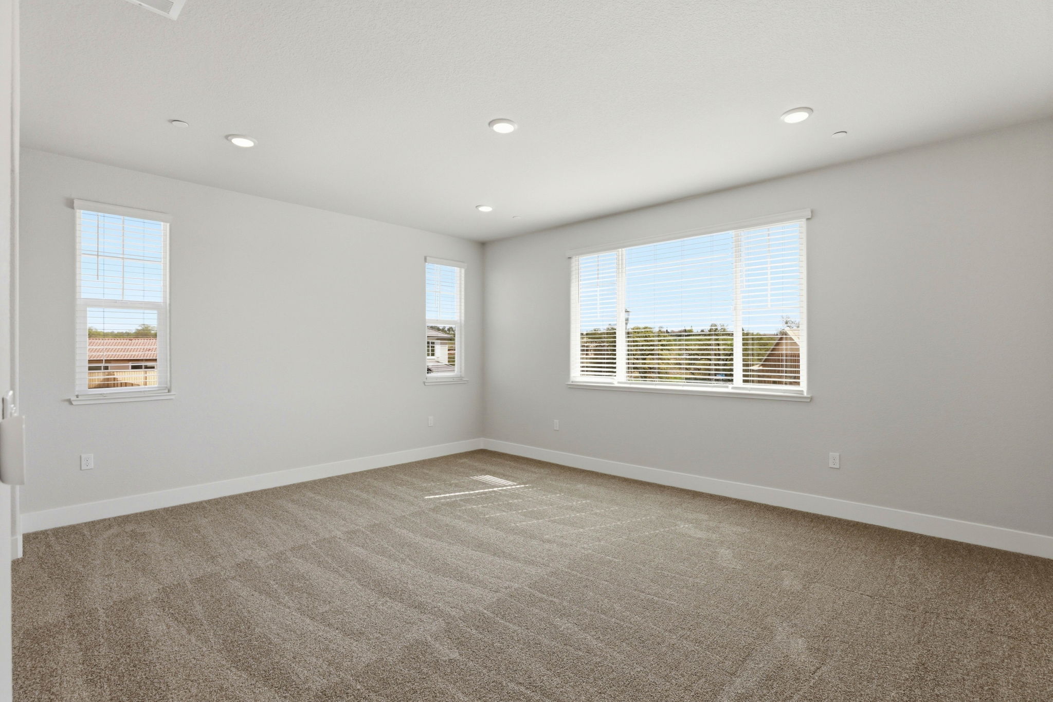 A room with windows.