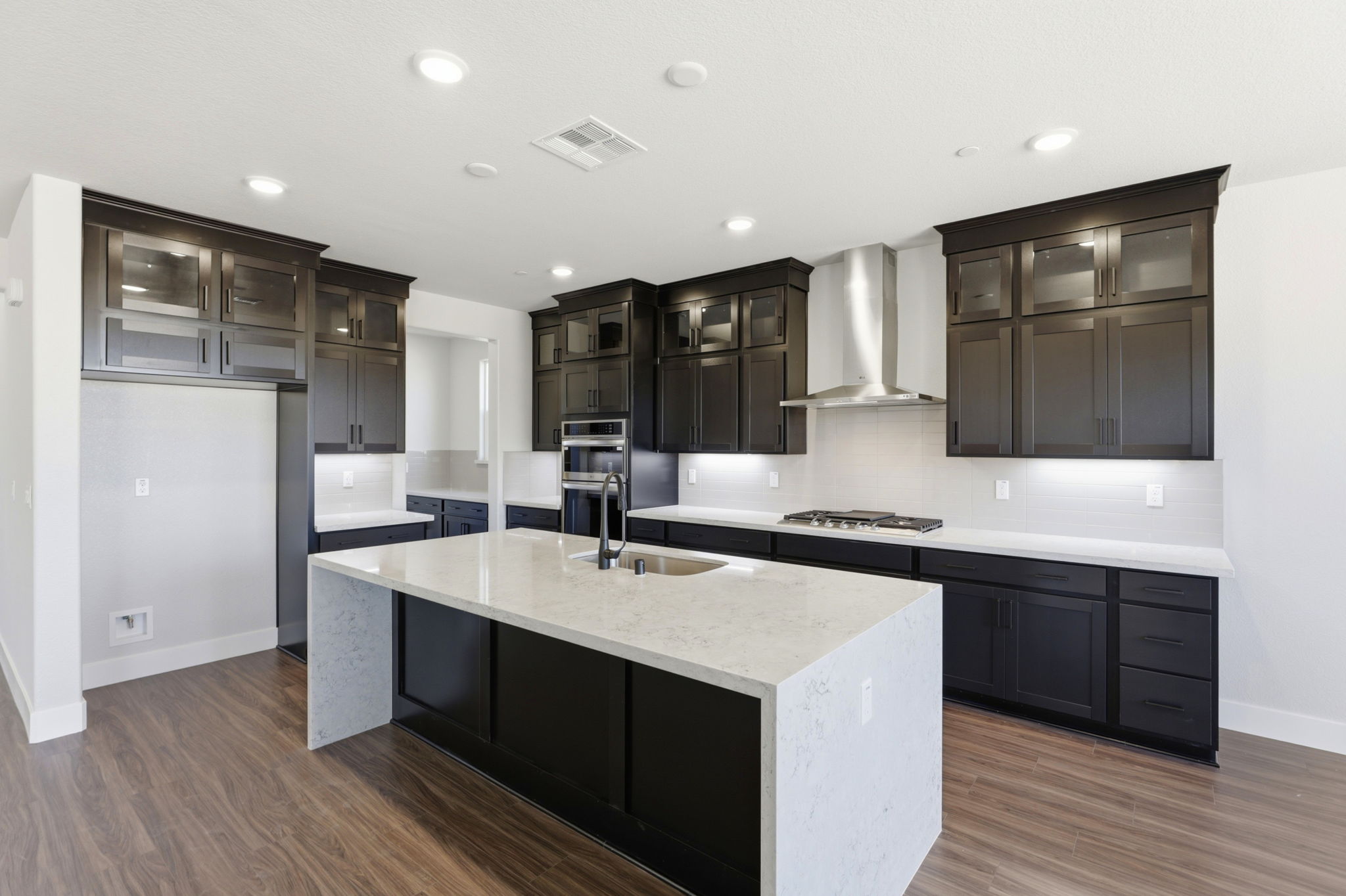 A kitchen with black cabinets.
