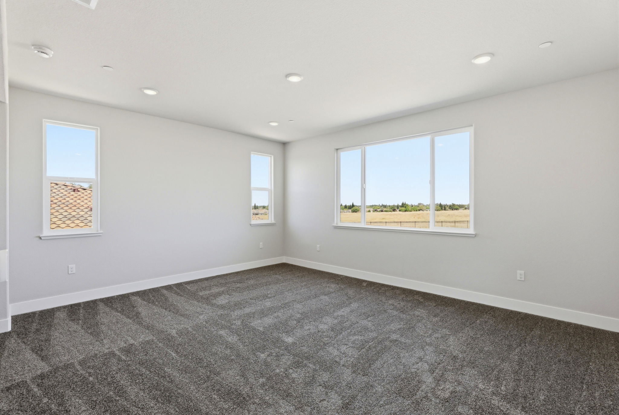 A room with windows.