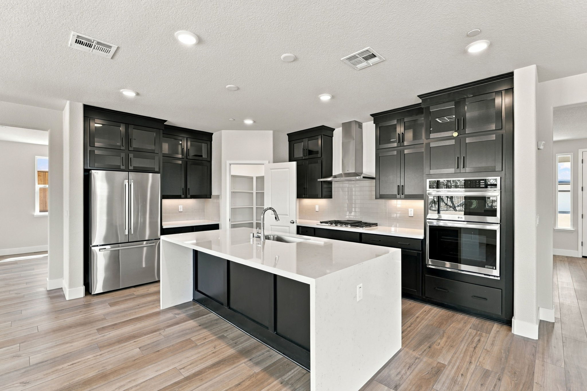 A kitchen with black cabinets.
