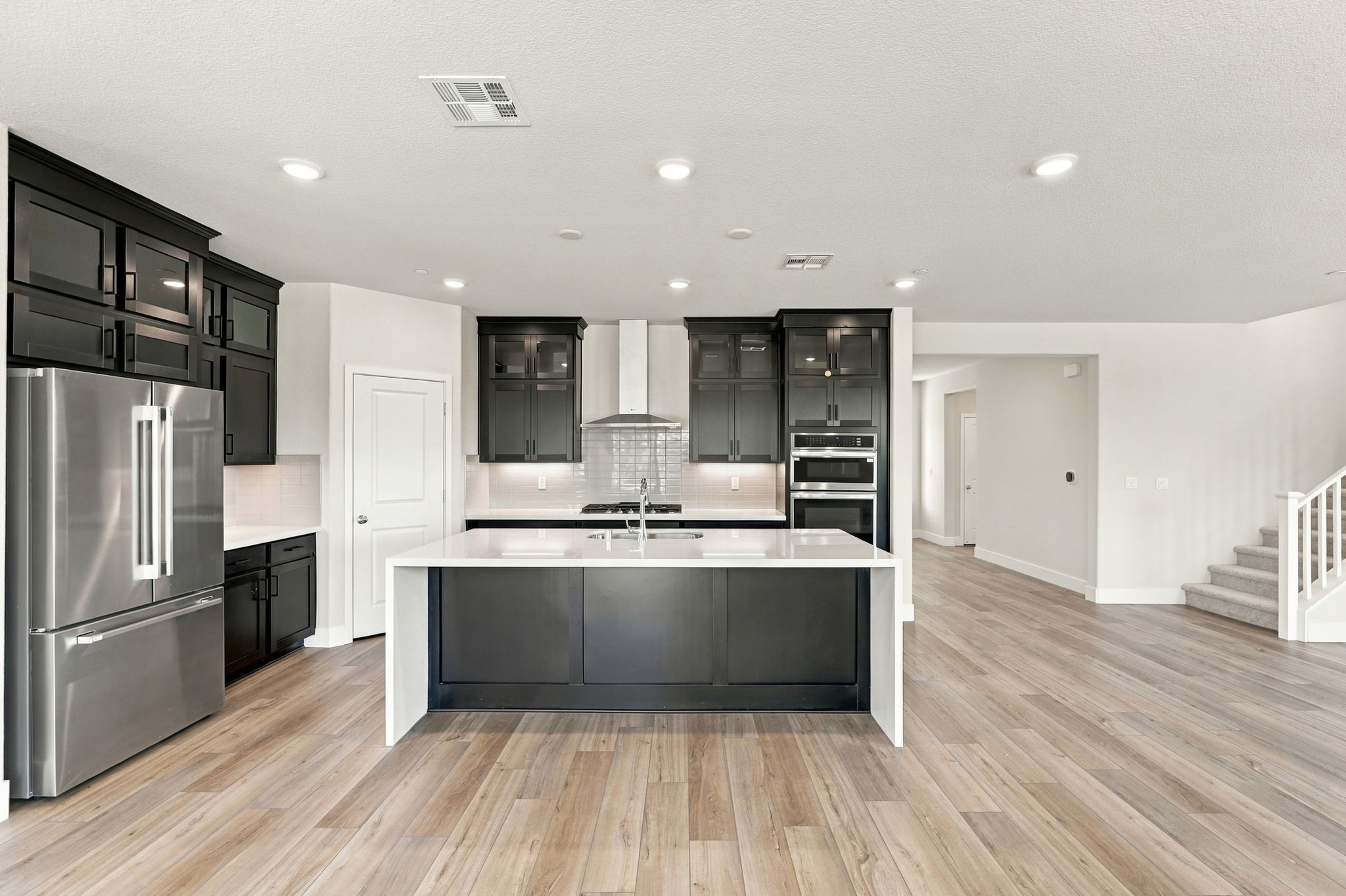 A kitchen with black cabinets.