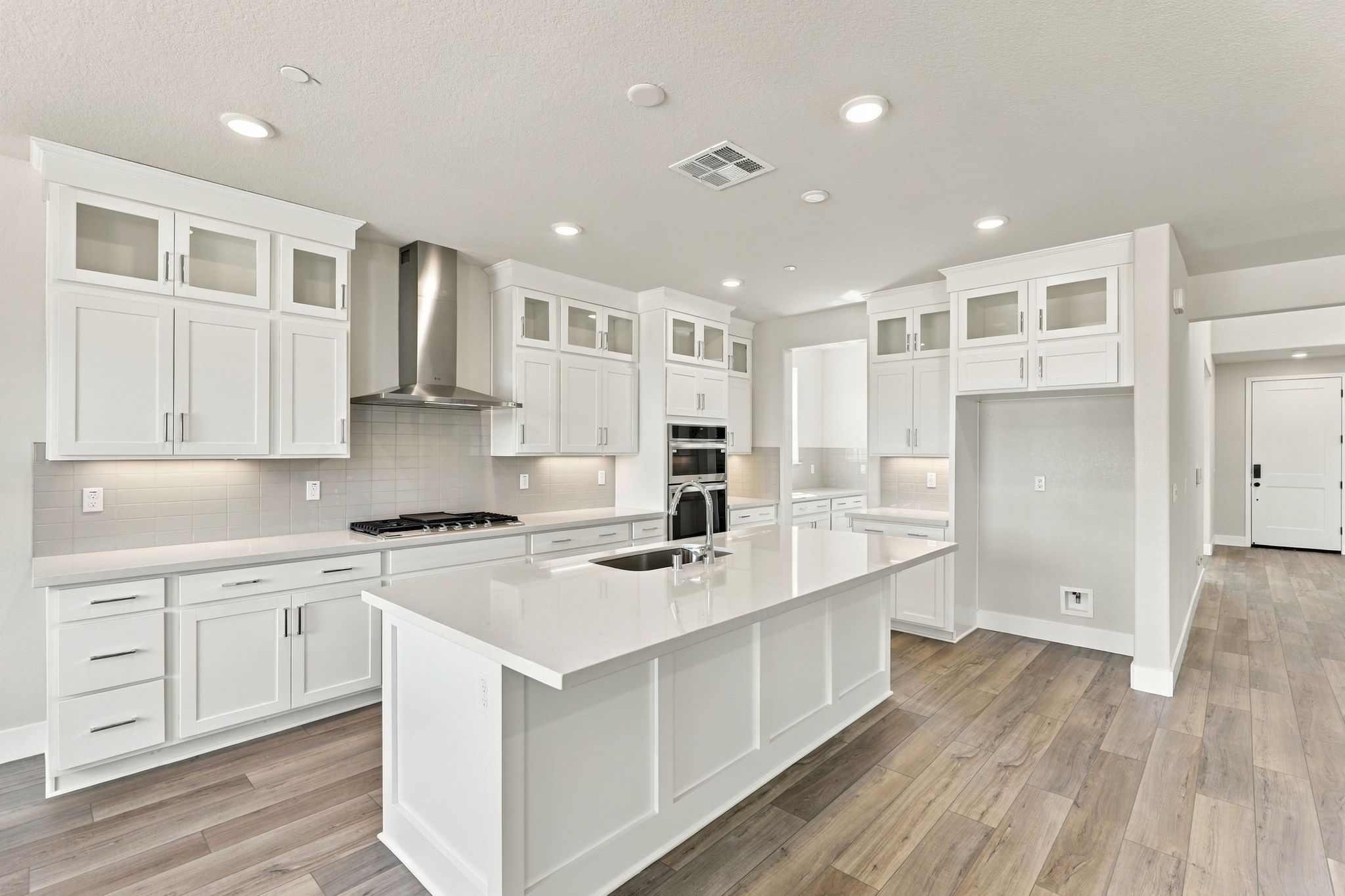 A kitchen with white cabinets.