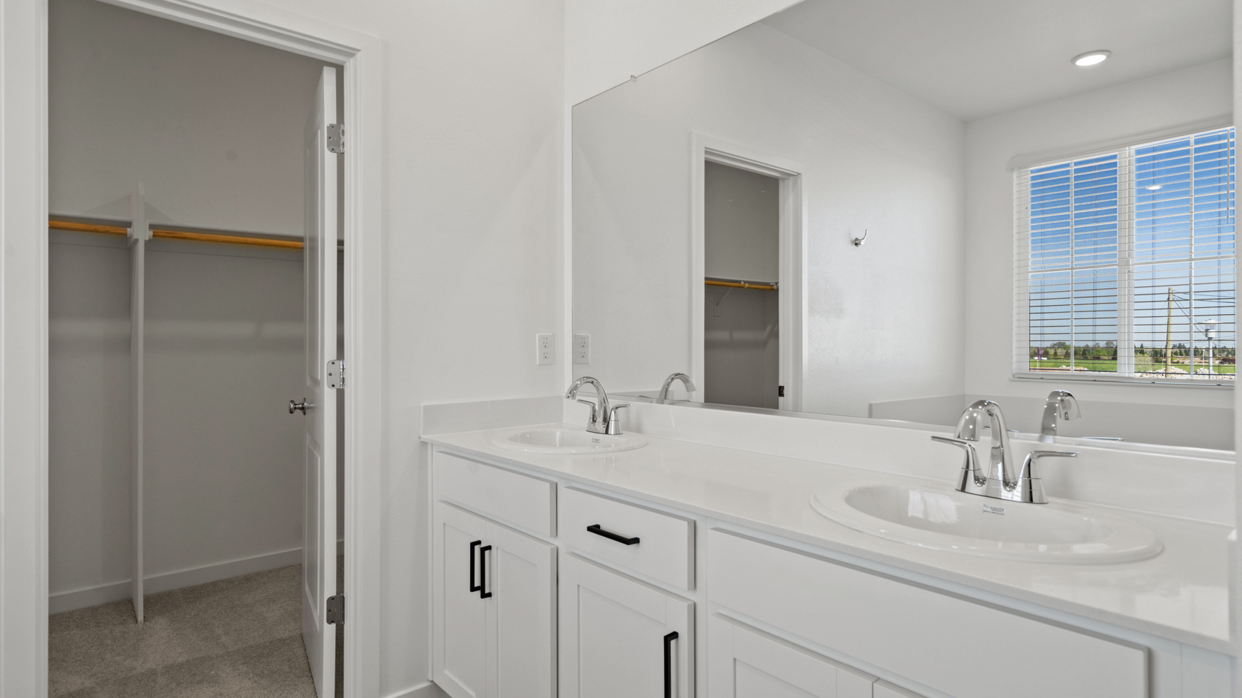 A bathroom with a sink and a mirror.