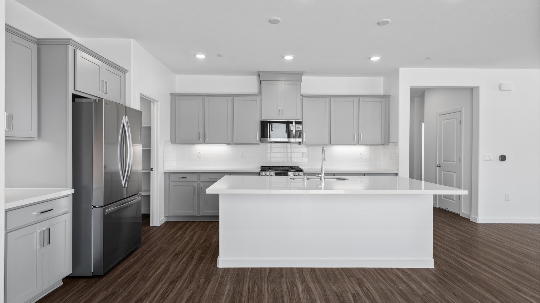 A kitchen with white cabinets.