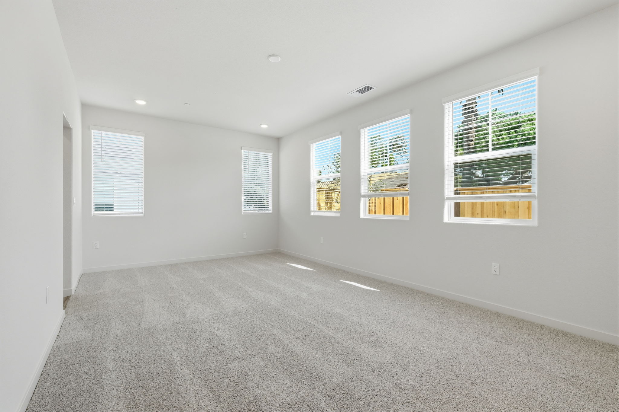 A room with windows.