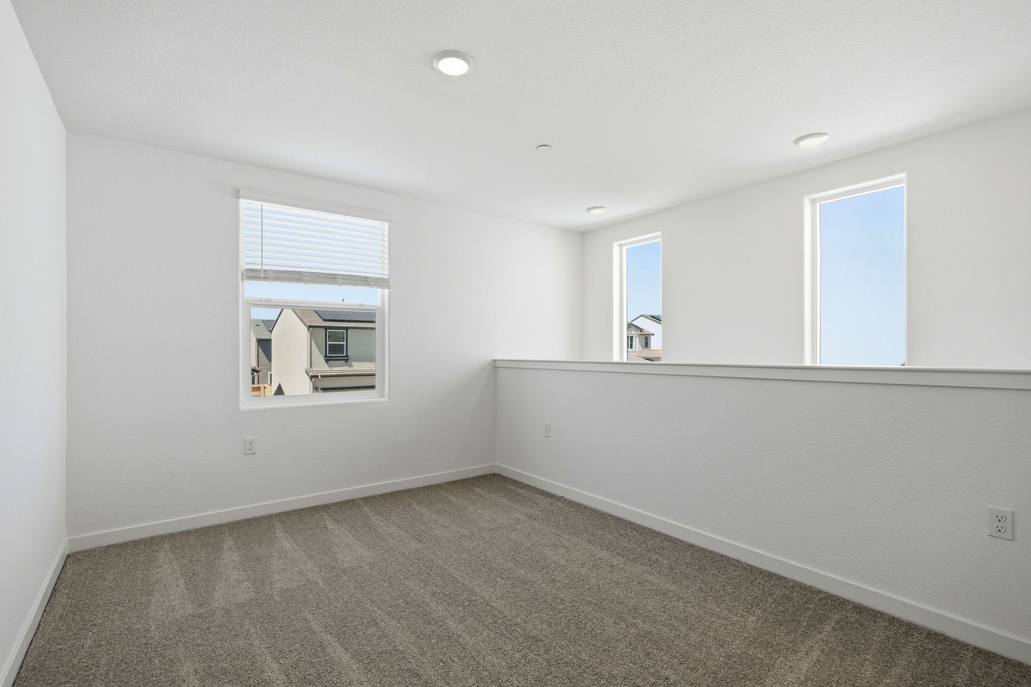 A room with a window and a carpet.