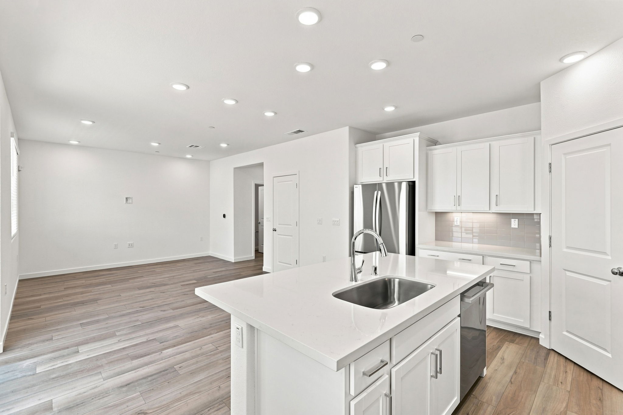 A kitchen with white cabinets.