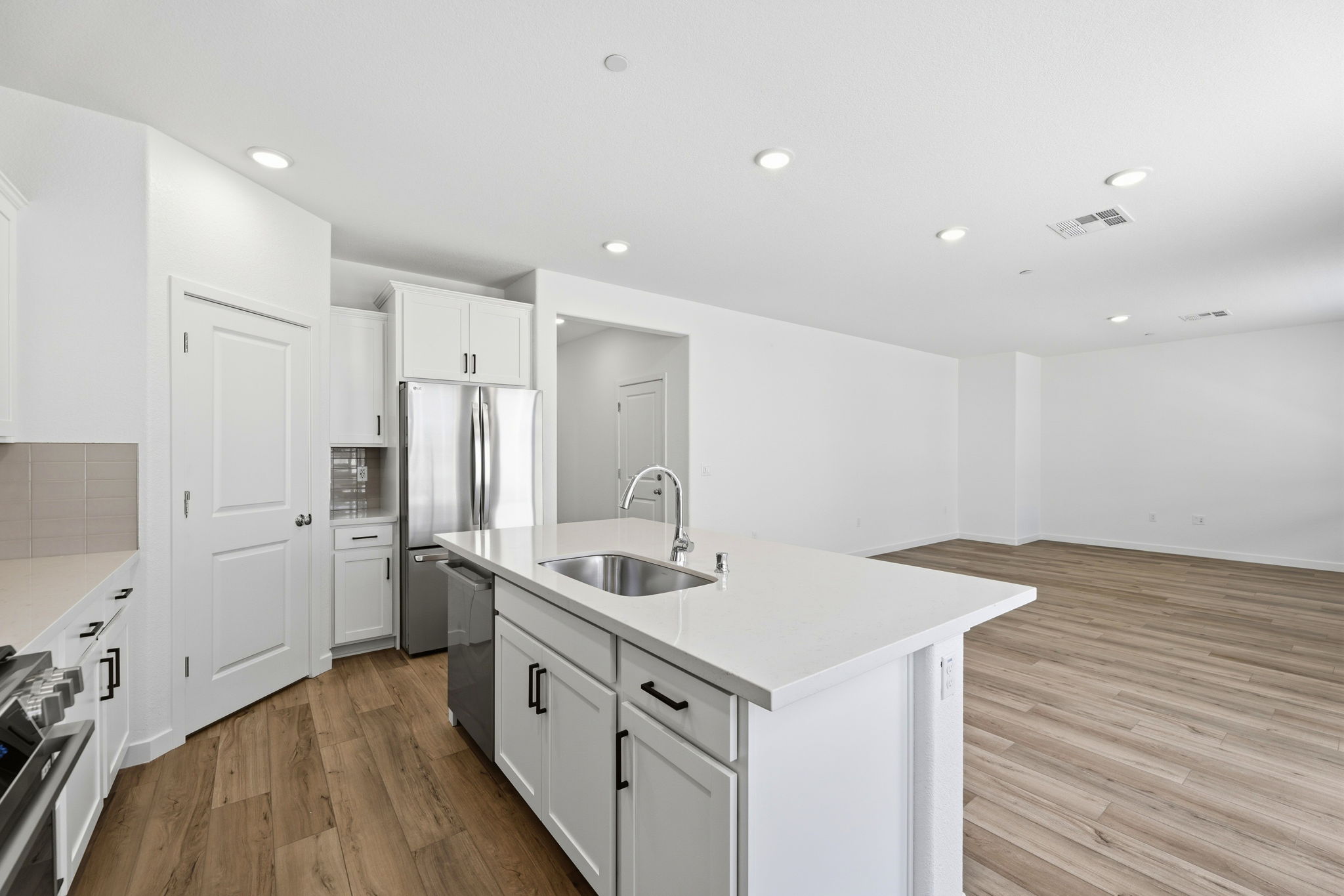 A kitchen with white cabinets.