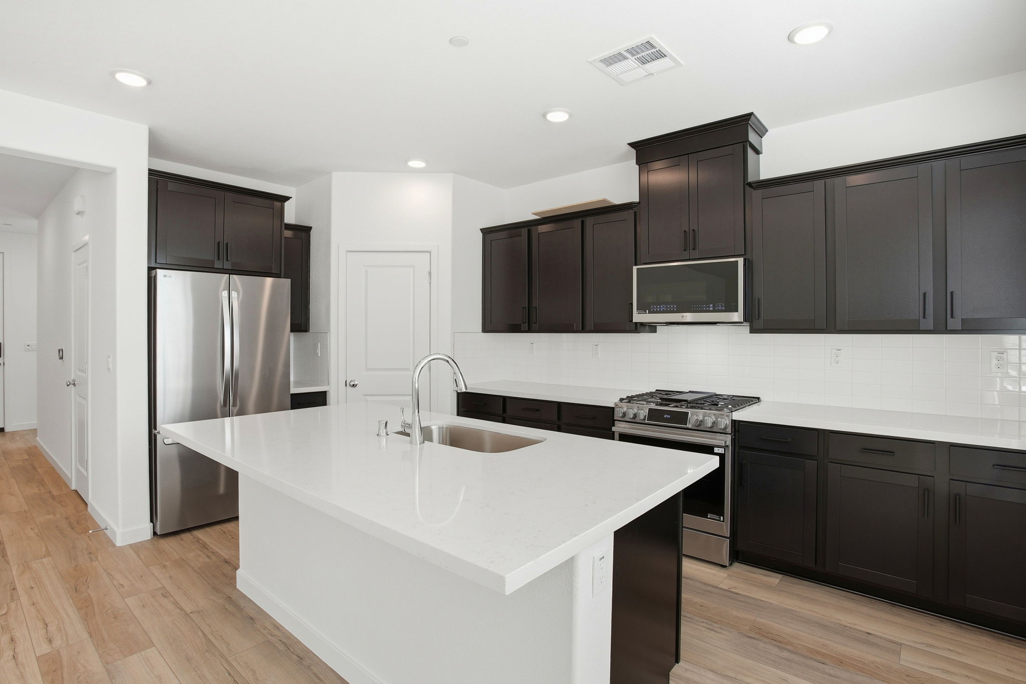 A kitchen with black cabinets.