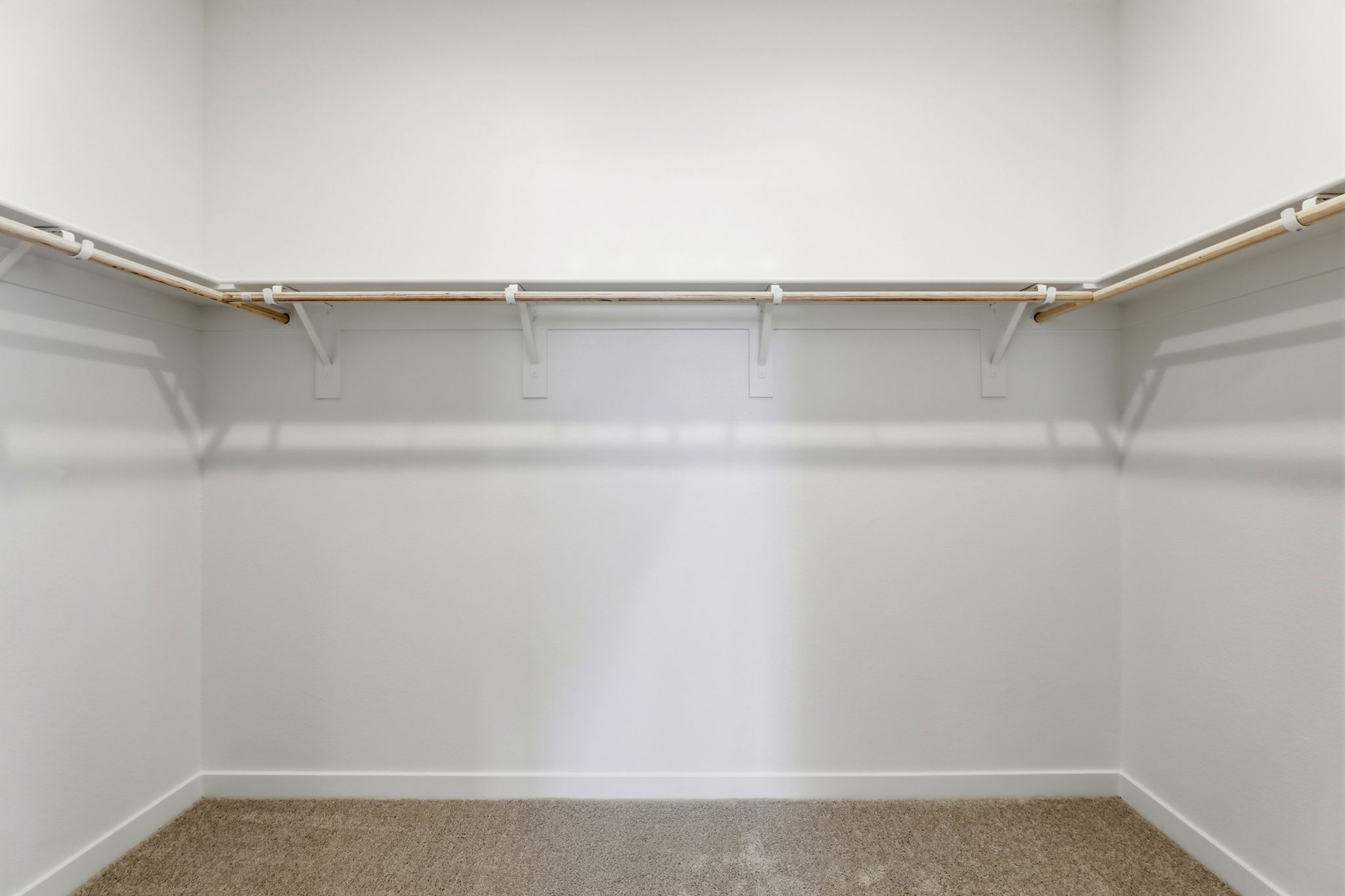 A metal bar with a metal bar.
