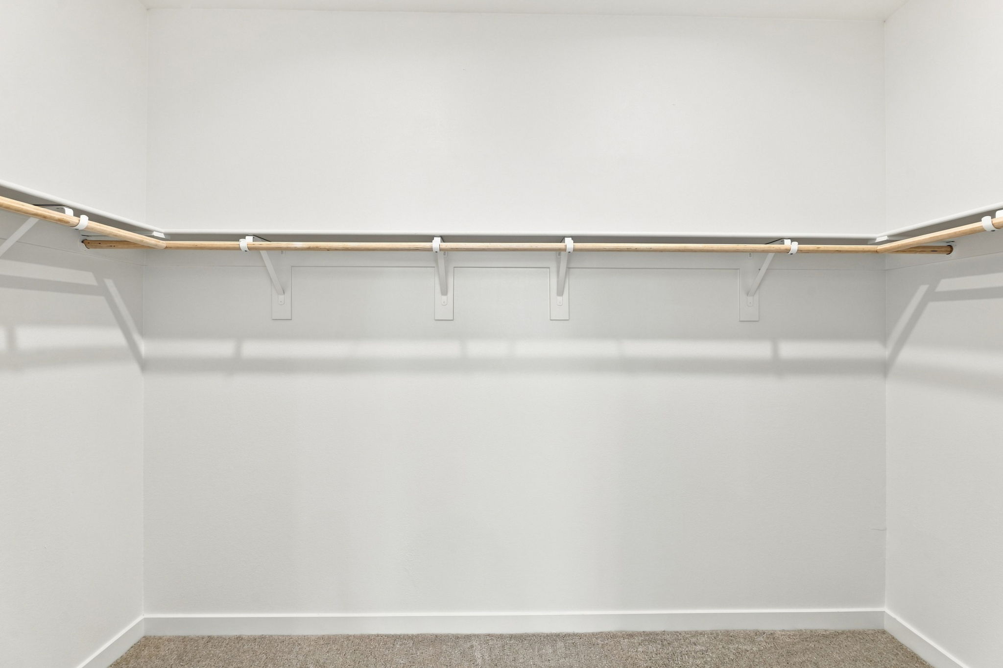 A metal bar with a metal bar.