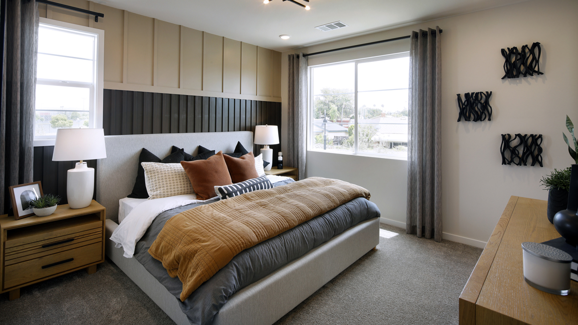 A bedroom with a bed and a desk.