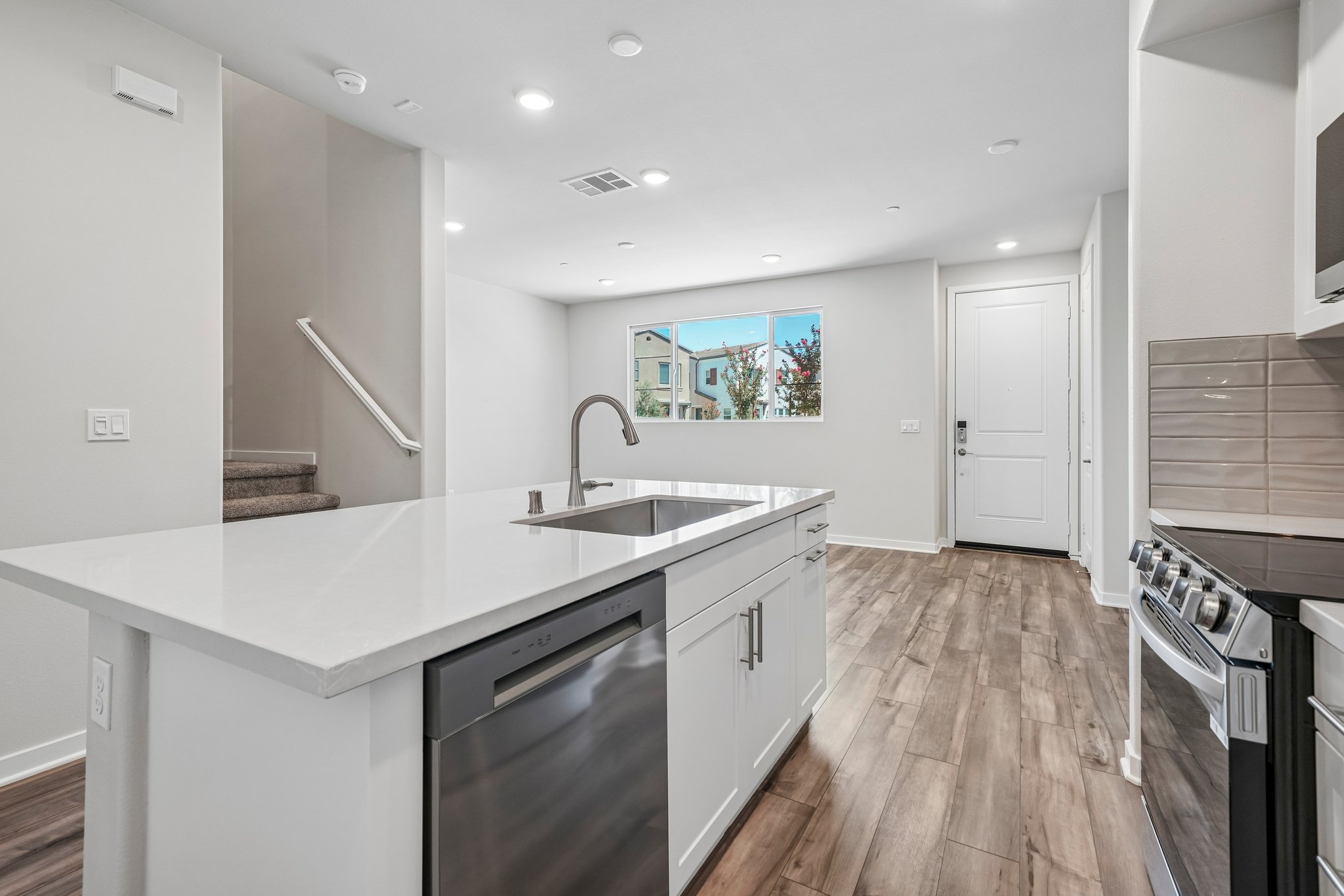 A kitchen with white cabinets.