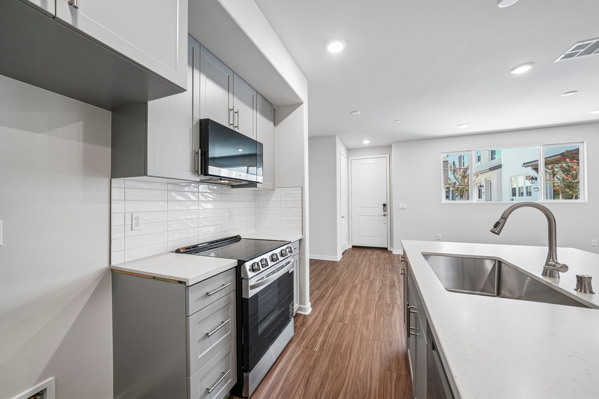 A kitchen with white cabinets.