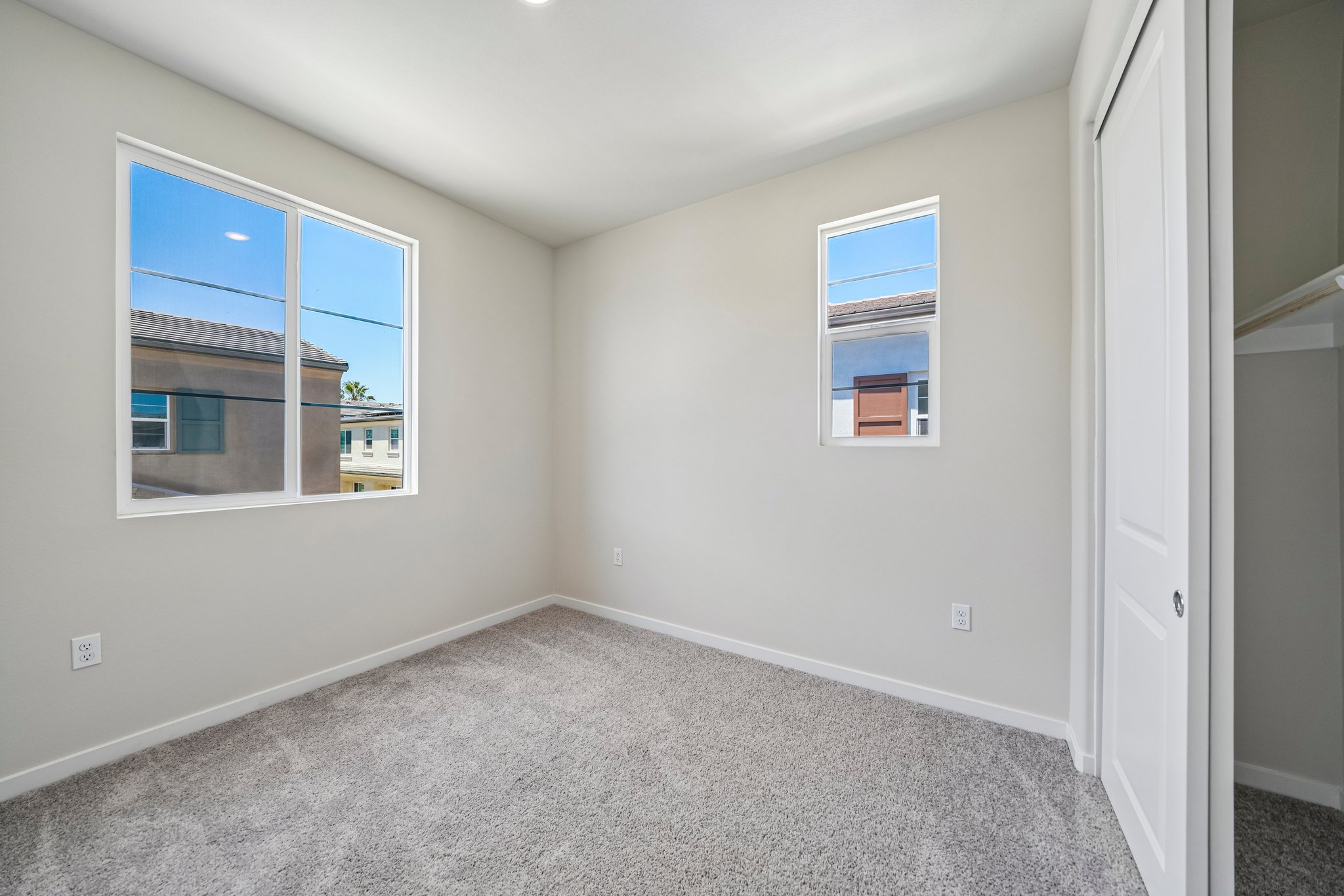 A room with windows.