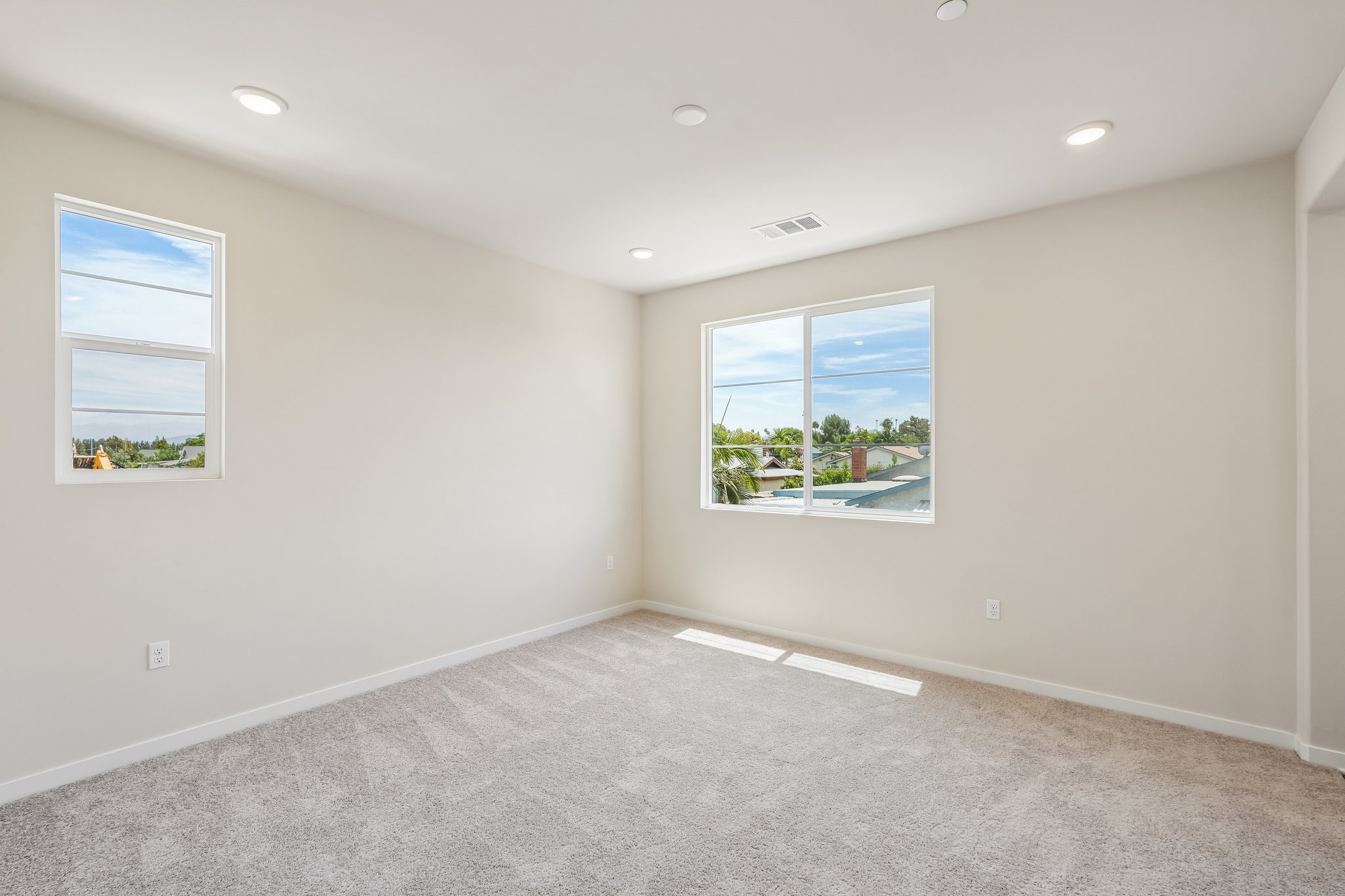 A room with a window and a carpet.