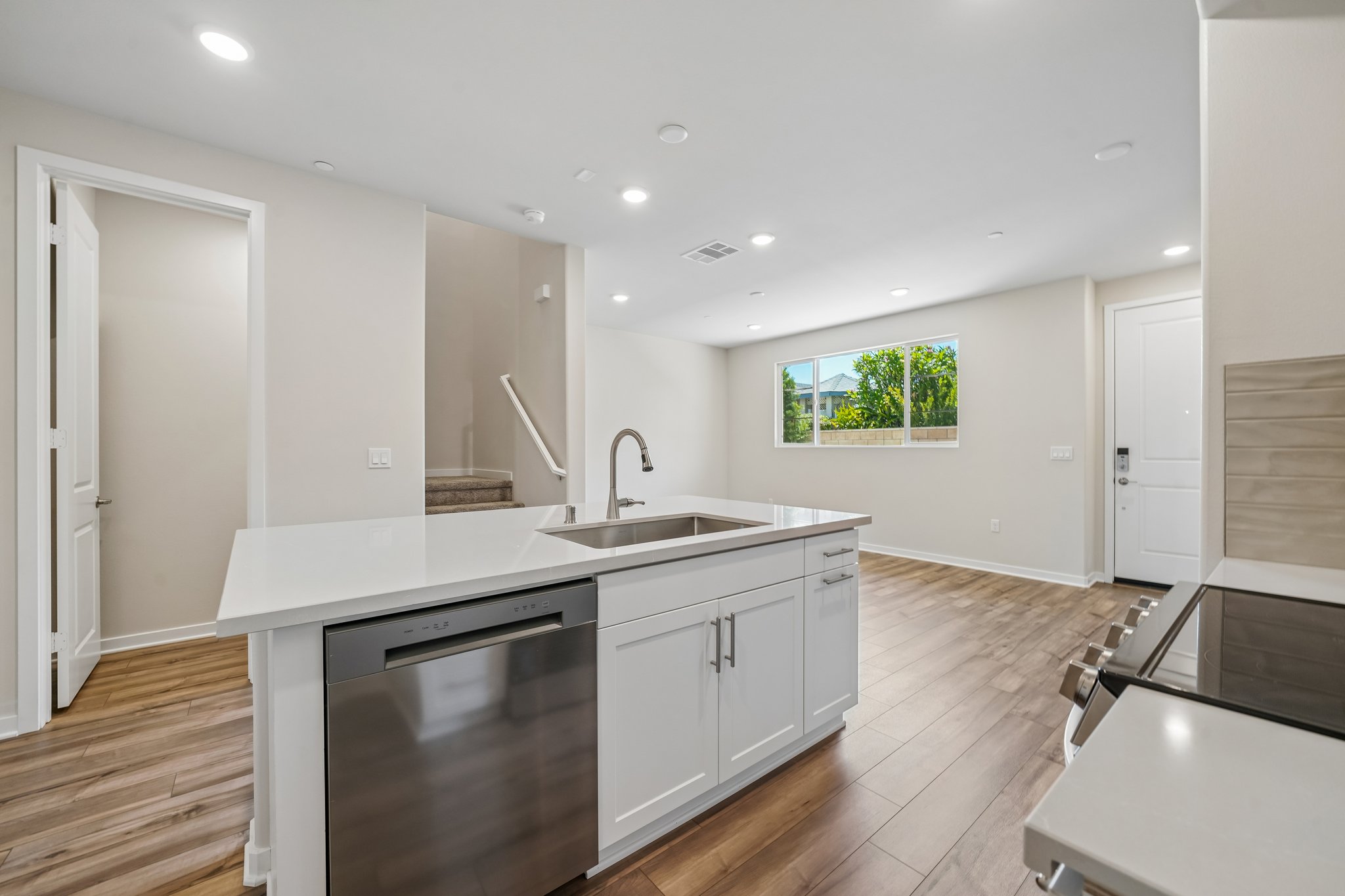 A kitchen with white cabinets.