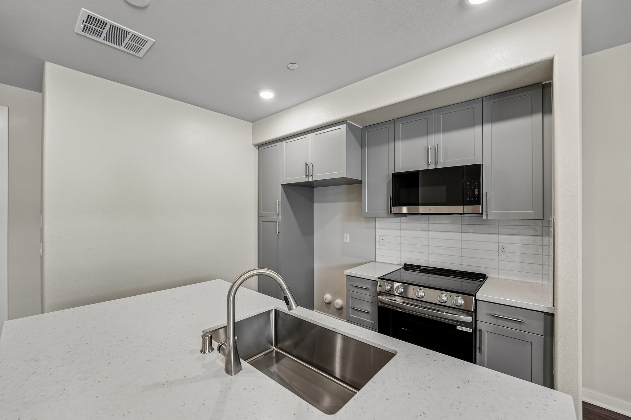 A kitchen with white cabinets.