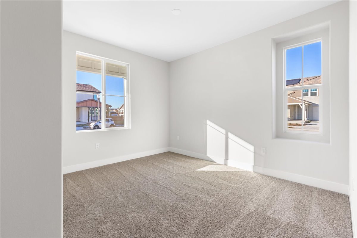 A room with windows and a carpet.