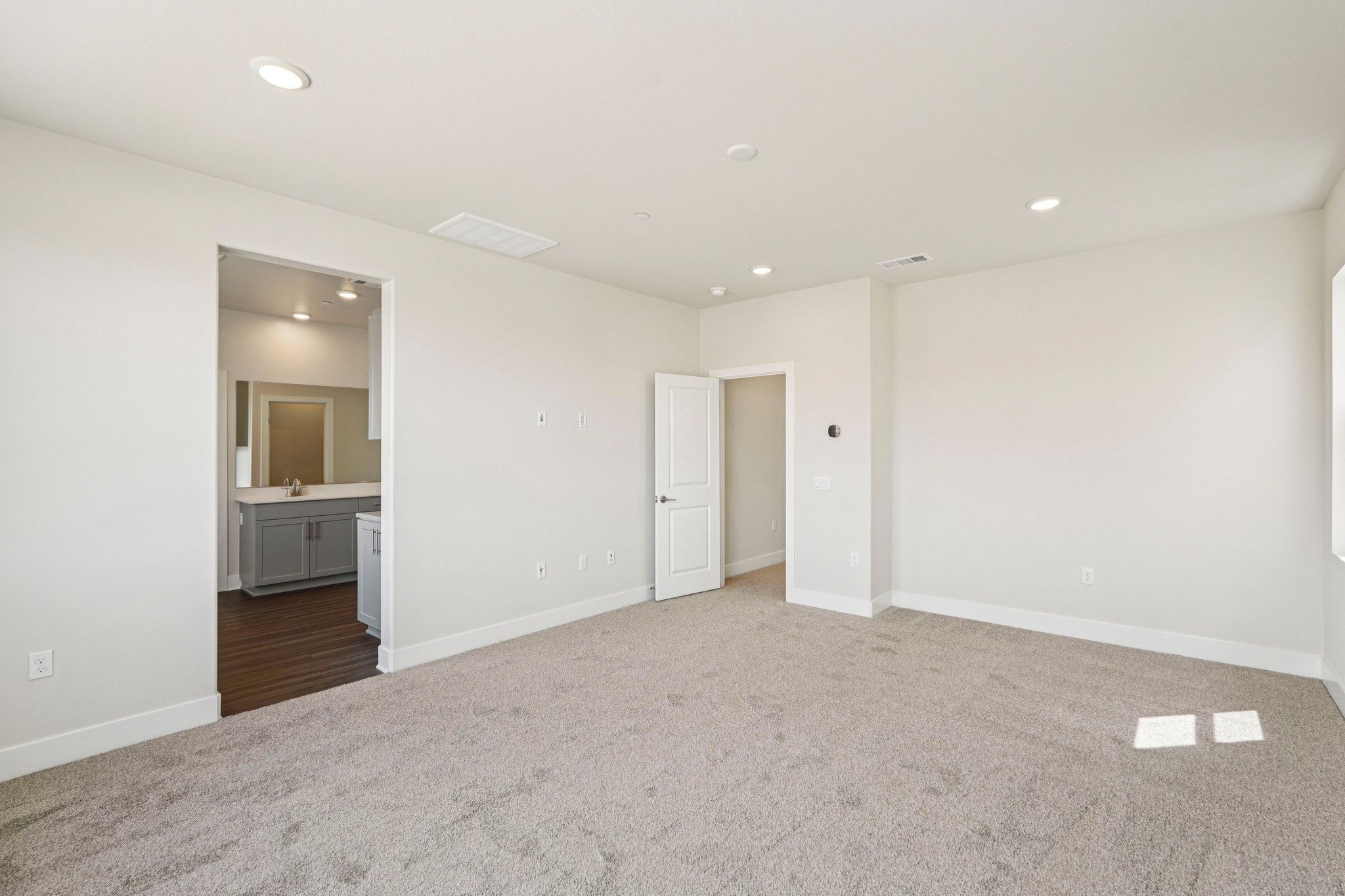 A large empty room.