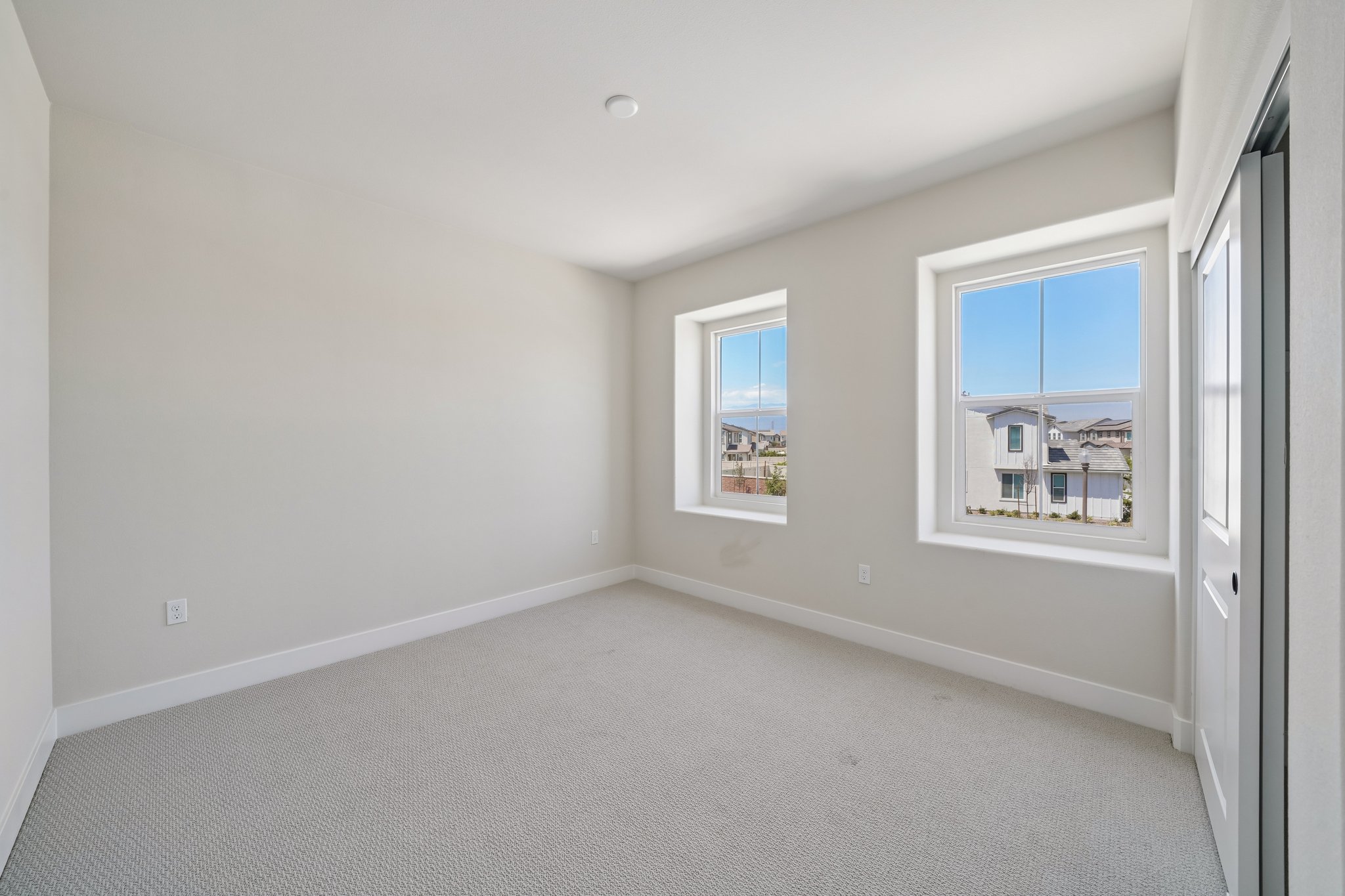A room with a window and a carpet.
