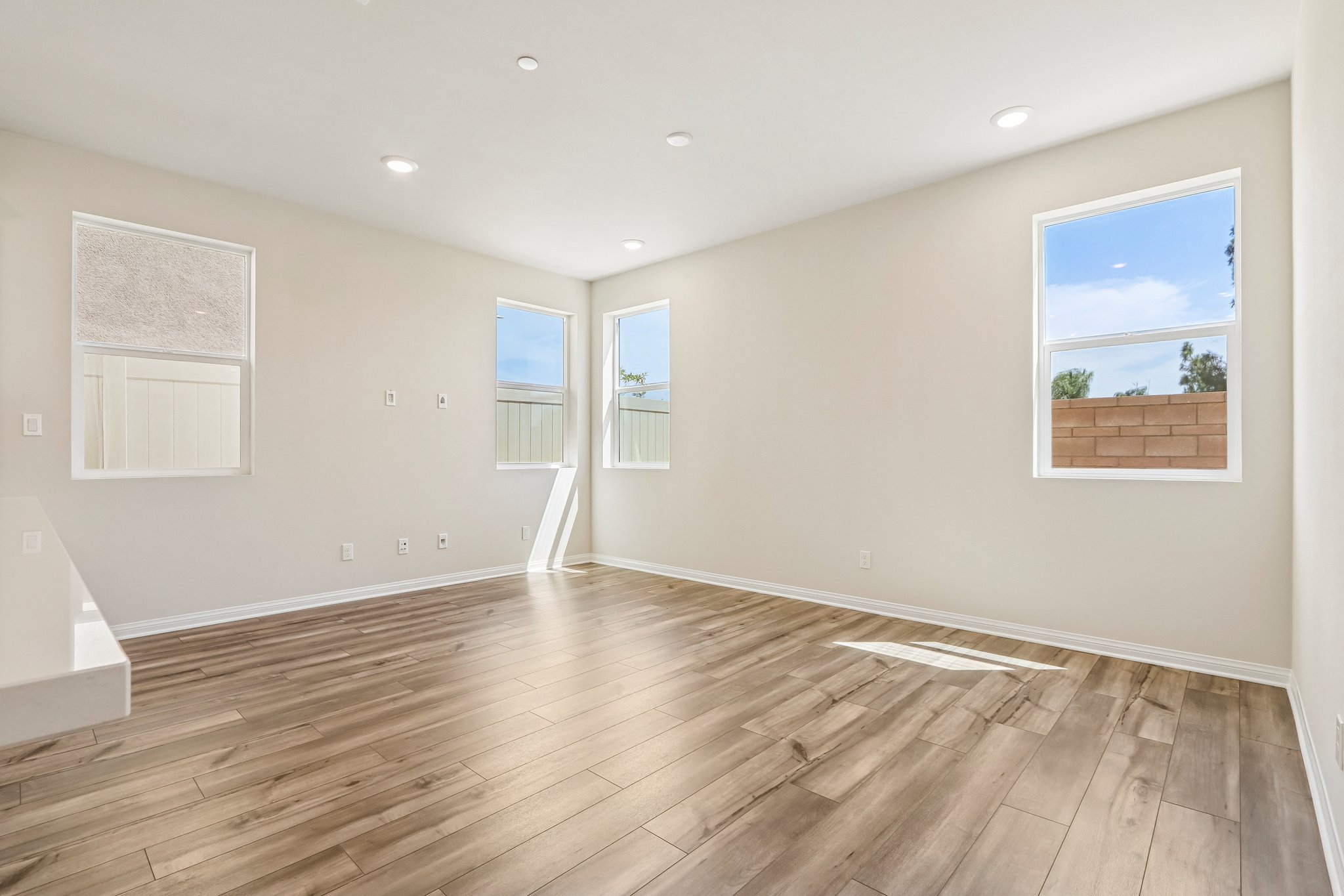 A room with a wood floor and windows.