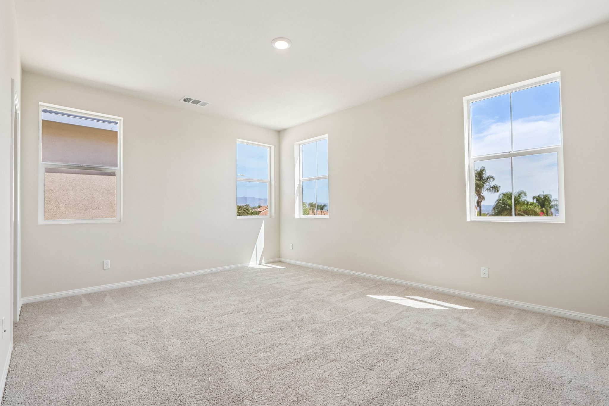 A room with windows.