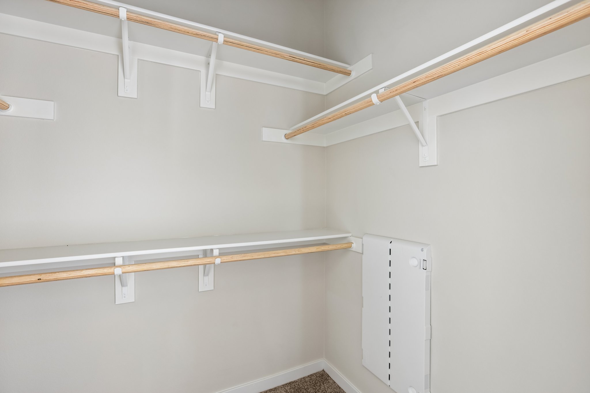 A white ceiling with a white vent.