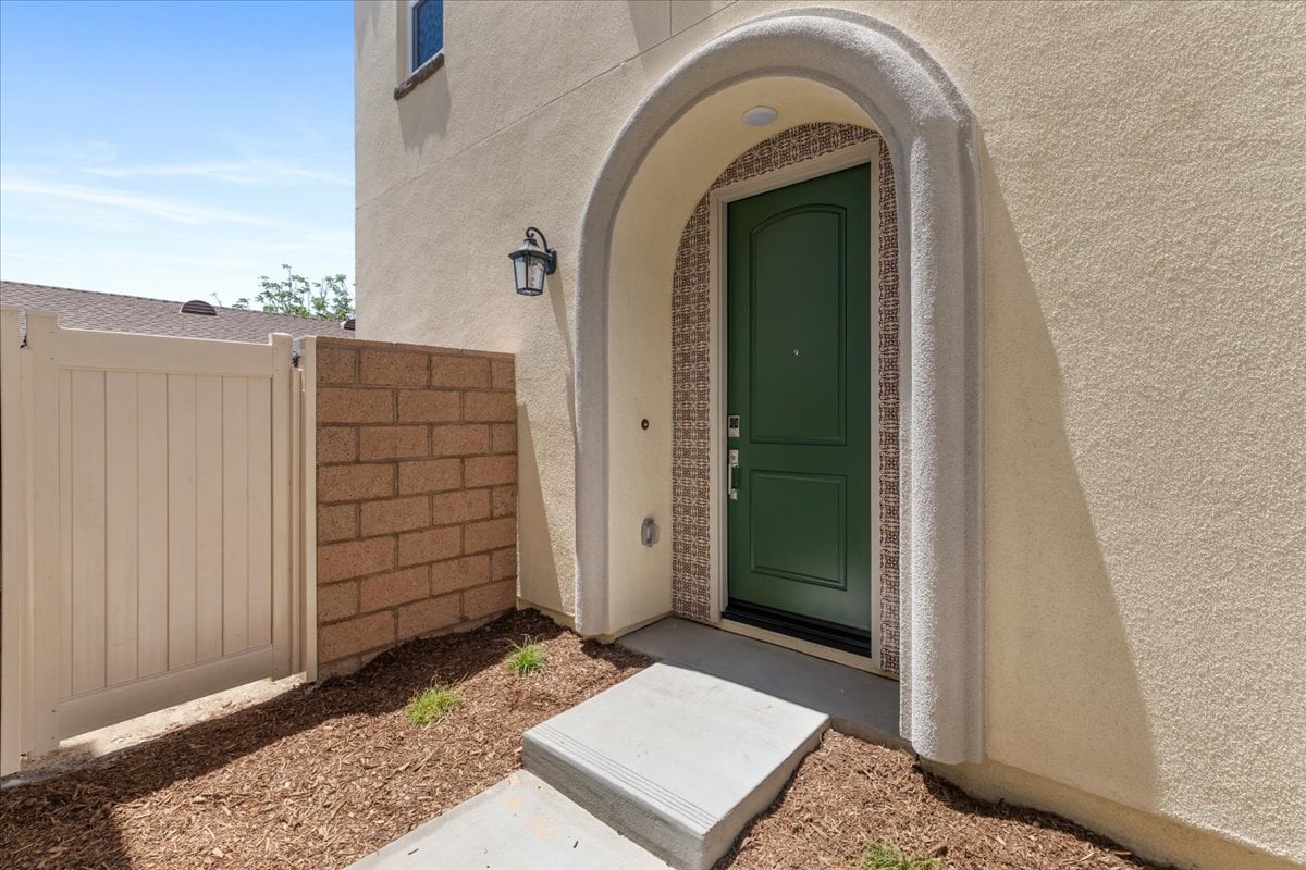 0025 1414 Rue Court