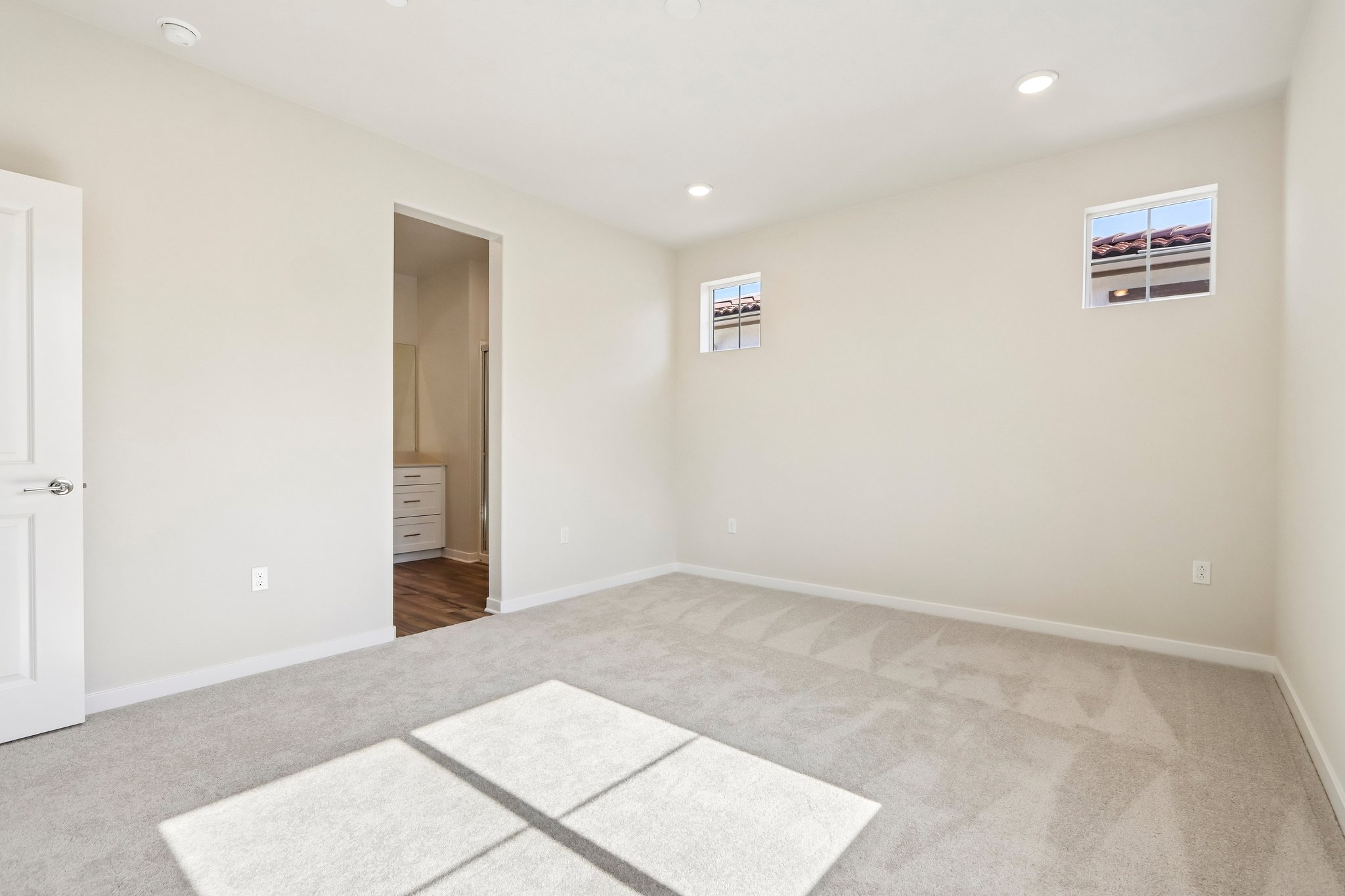 A hallway with a rug.